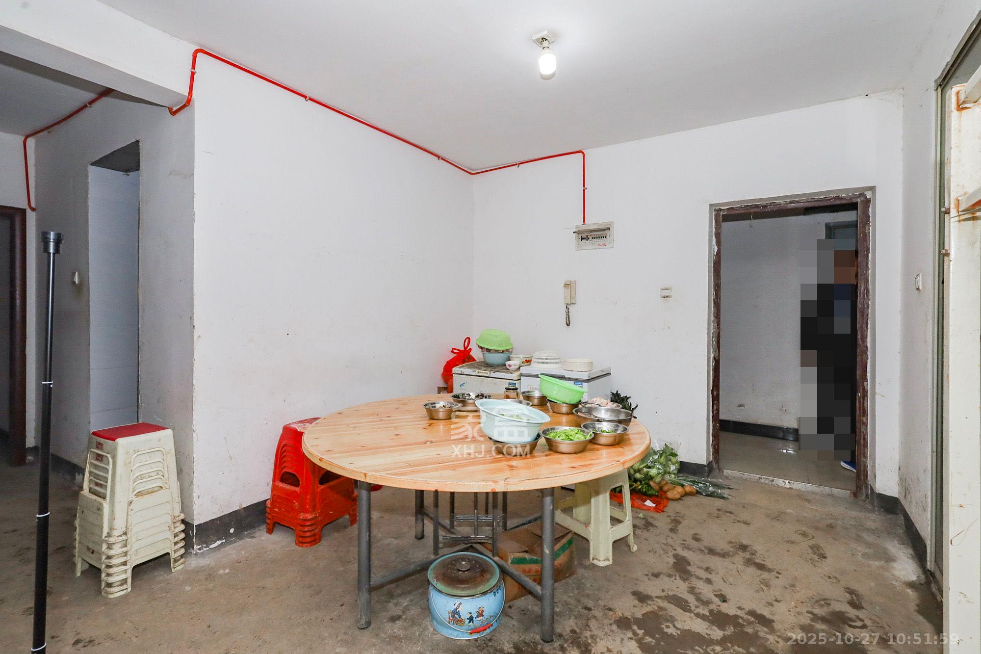 谷山乐园三期  3室2厅2卫    1800.0元/月室内图