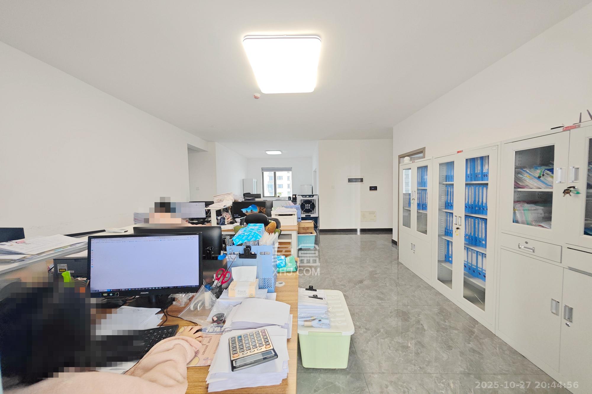 天翼花园（中国电信单位房）  4室2厅3卫    185.0万