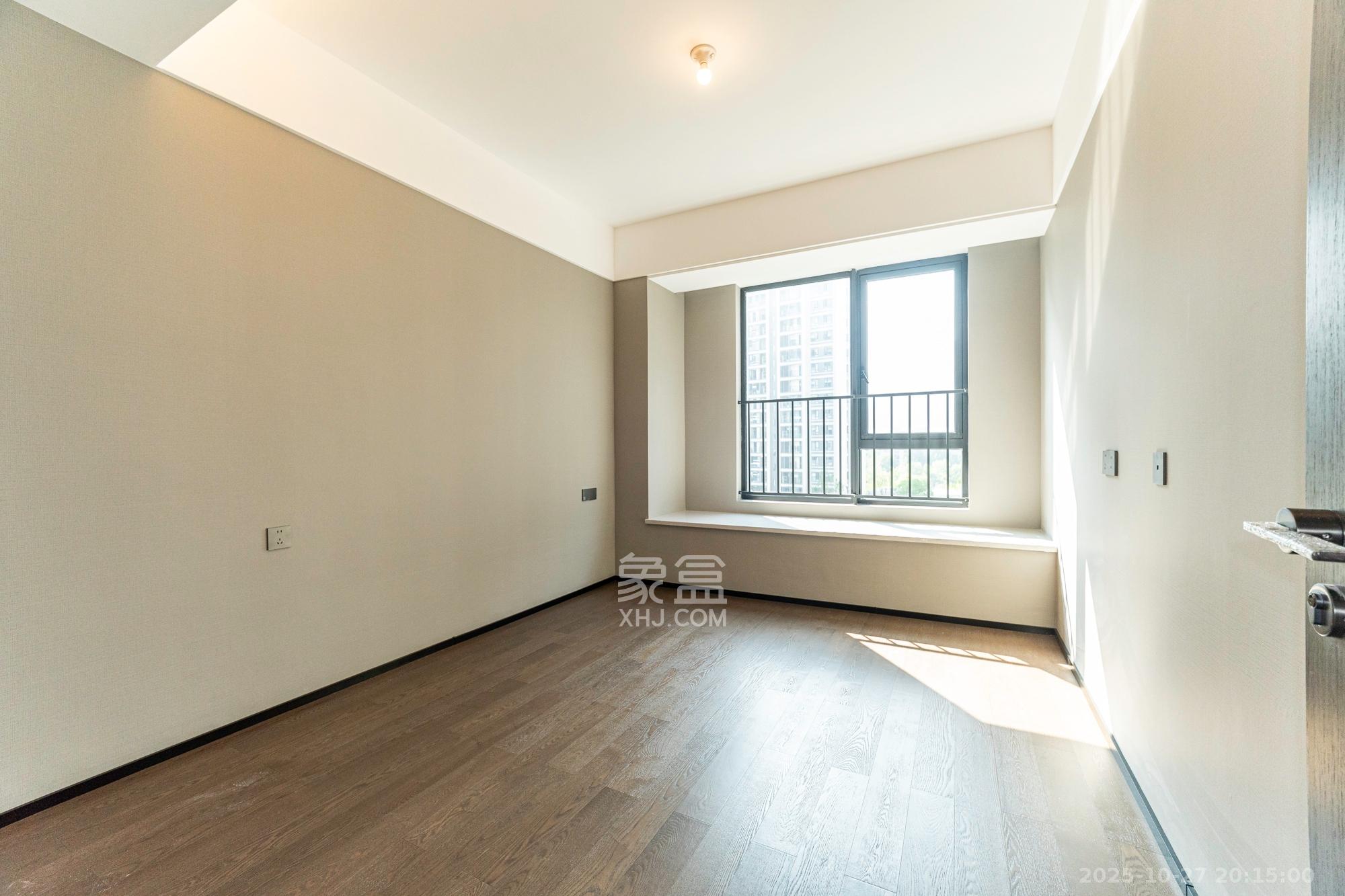 万科松湖天地  4室2厅3卫    465.0万 万科松湖天地  4室2厅3卫    465.0万卧室