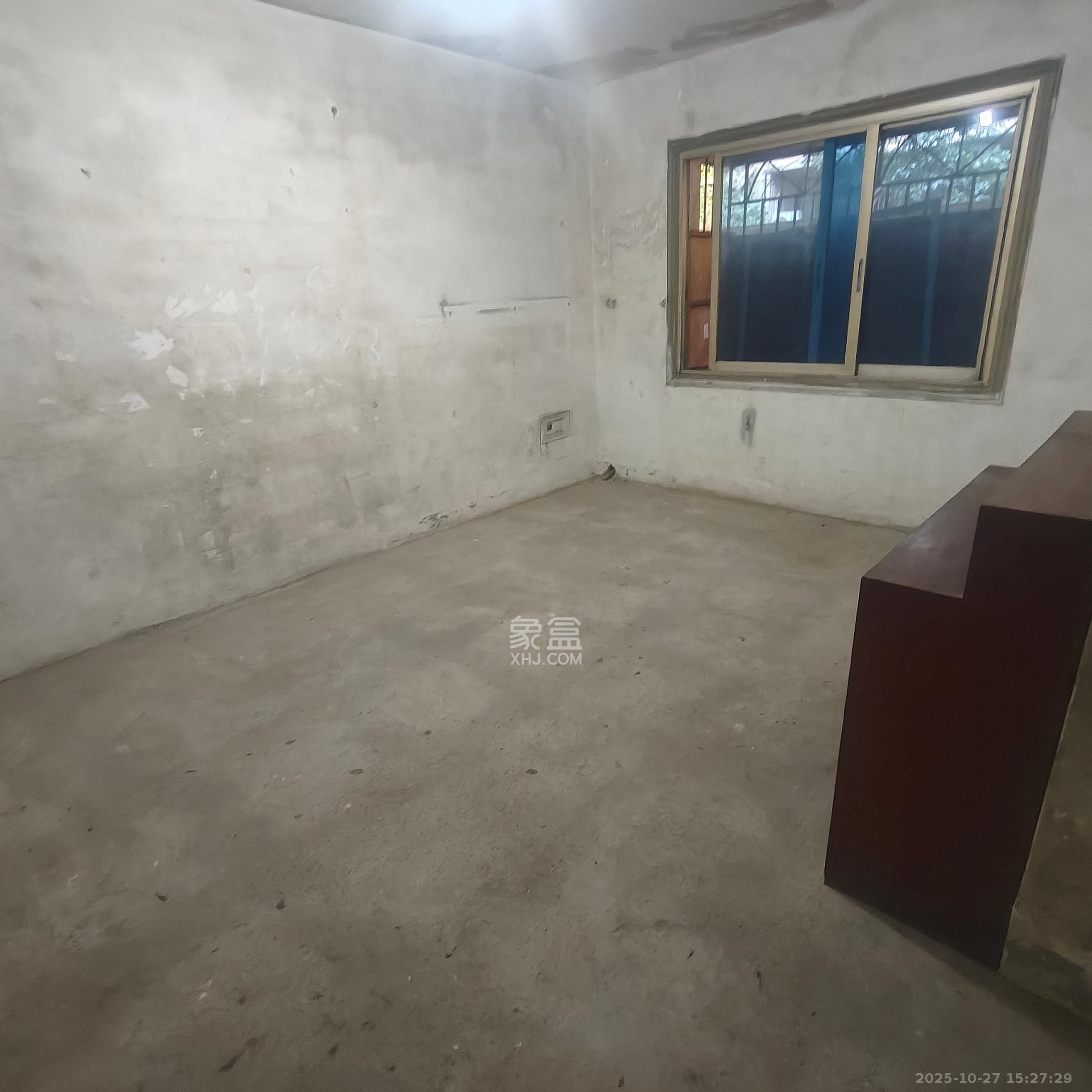 荷花园财政厅单位宿舍  3室1厅1卫    1500.0元/月 荷花园财政厅单位宿舍  3室1厅1卫    1500.0元/月室内图