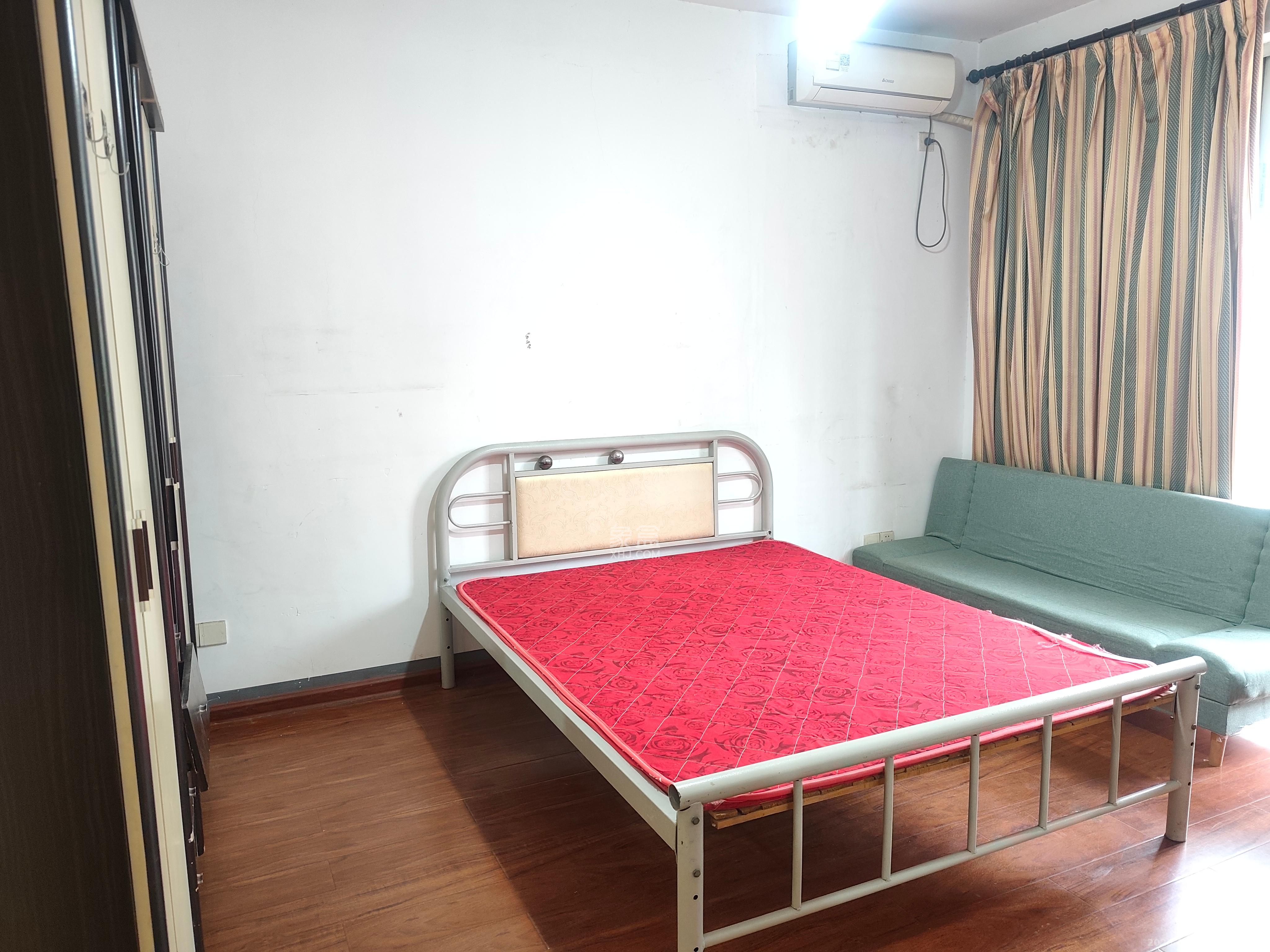 莲湖汽车饰品城（莲湖公寓）  1室1厅1卫    1500.0元/月室内图