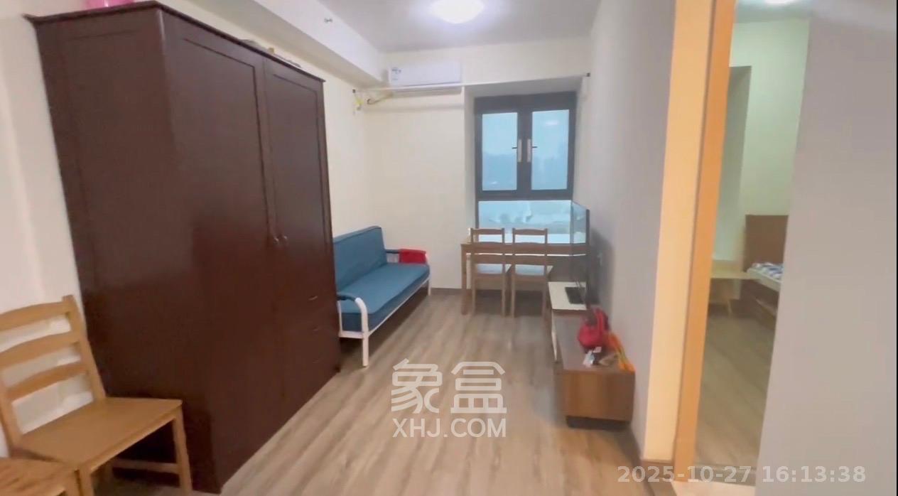 卓越浅水湾  1室1厅1卫    1800.0元/月 卓越浅水湾  1室1厅1卫    1800.0元/月