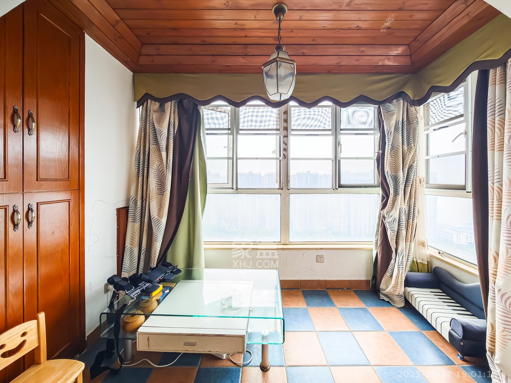 双湾国际(湘江御景花园)  3室2厅2卫    110.0万 双湾国际(湘江御景花园)  3室2厅2卫    110.0万阳台