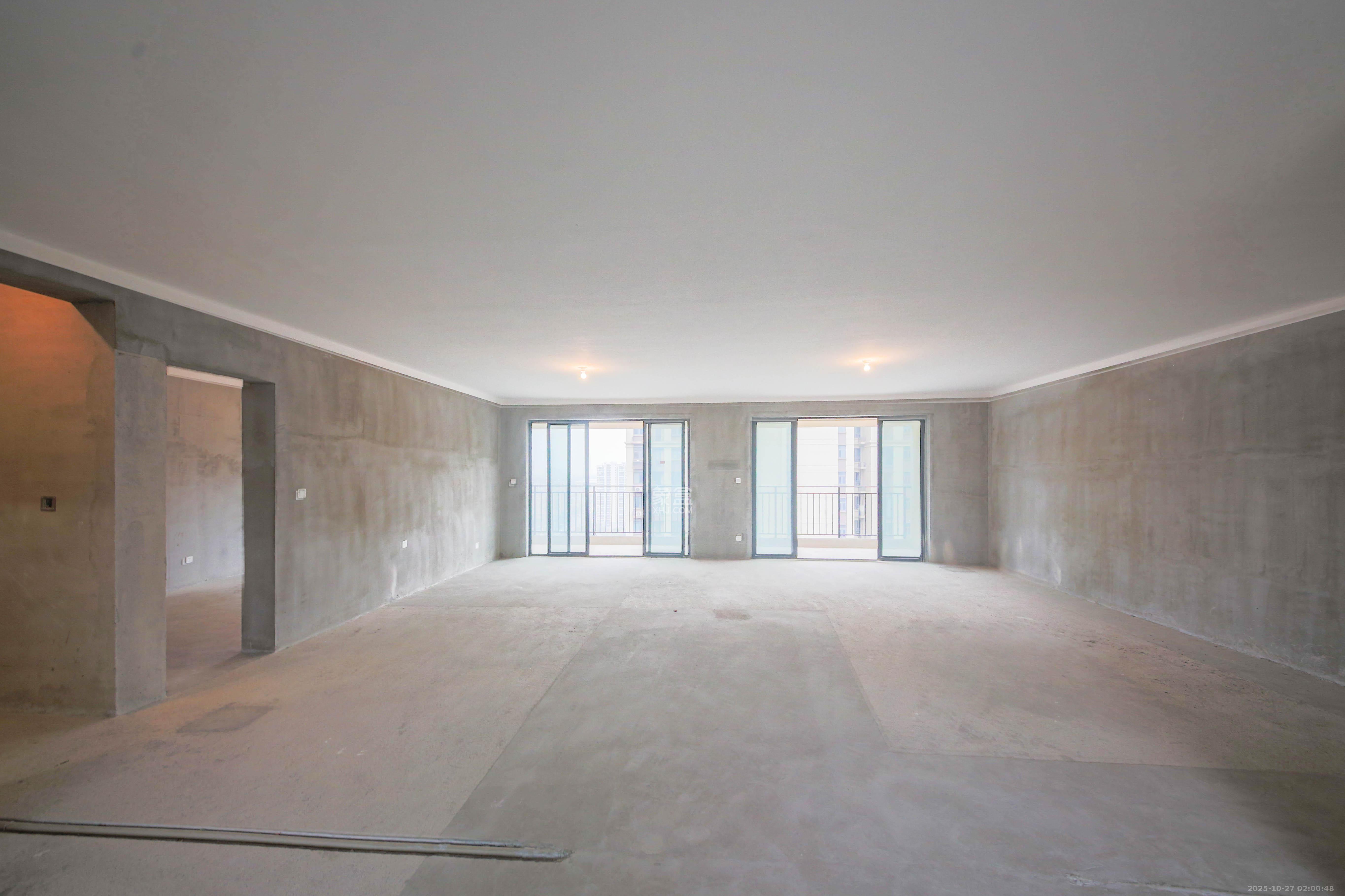 中建钰和城 4室2厅3卫 285.0万 中建钰和城 4室2厅3卫 285.0万客厅