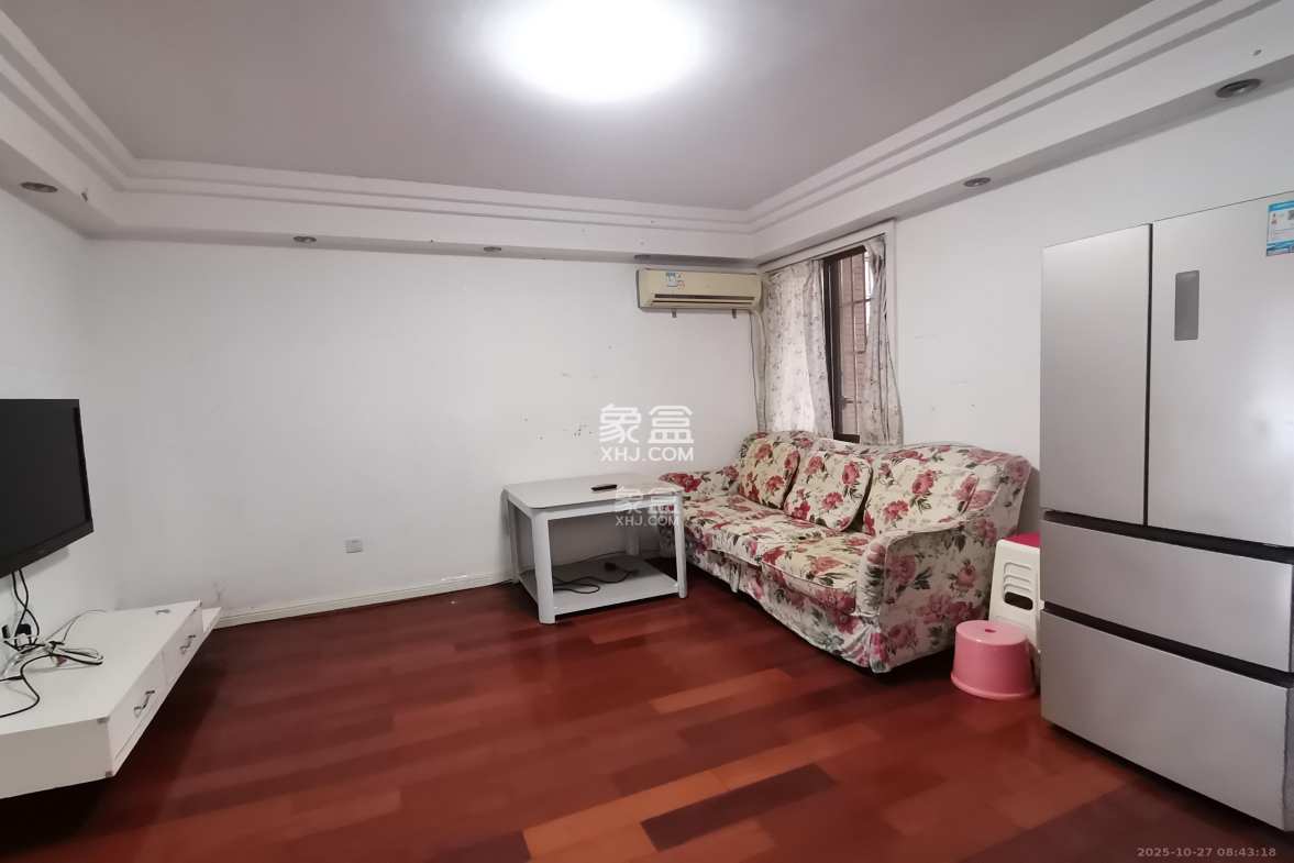 层上观邸  3室2厅1卫    2100.0元/月 层上观邸  3室2厅1卫    2100.0元/月室内图