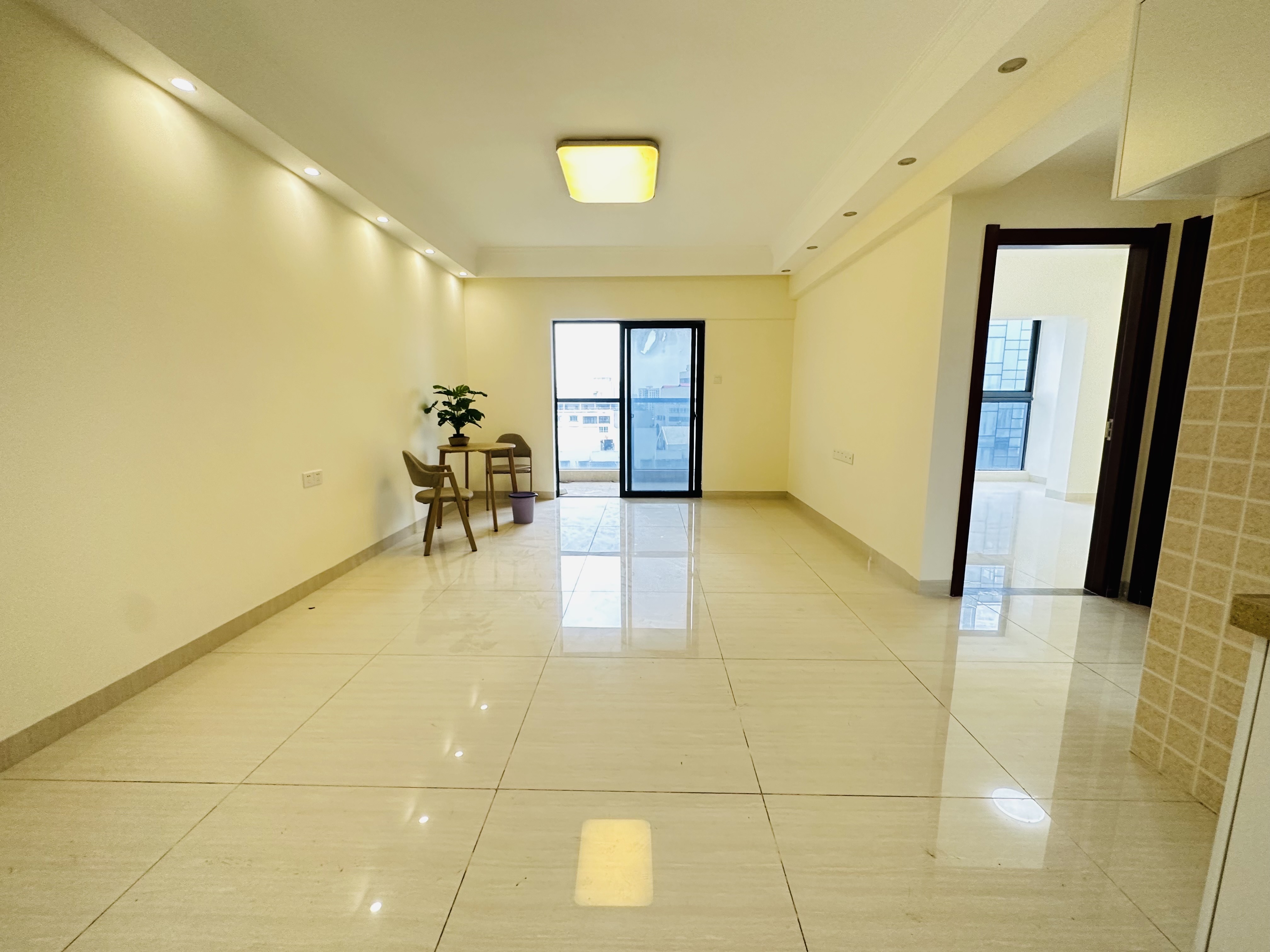 宇建国贸城 2室2厅1卫 3100.0元/月 宇建国贸城 2室2厅1卫 3100.0元/月室内图