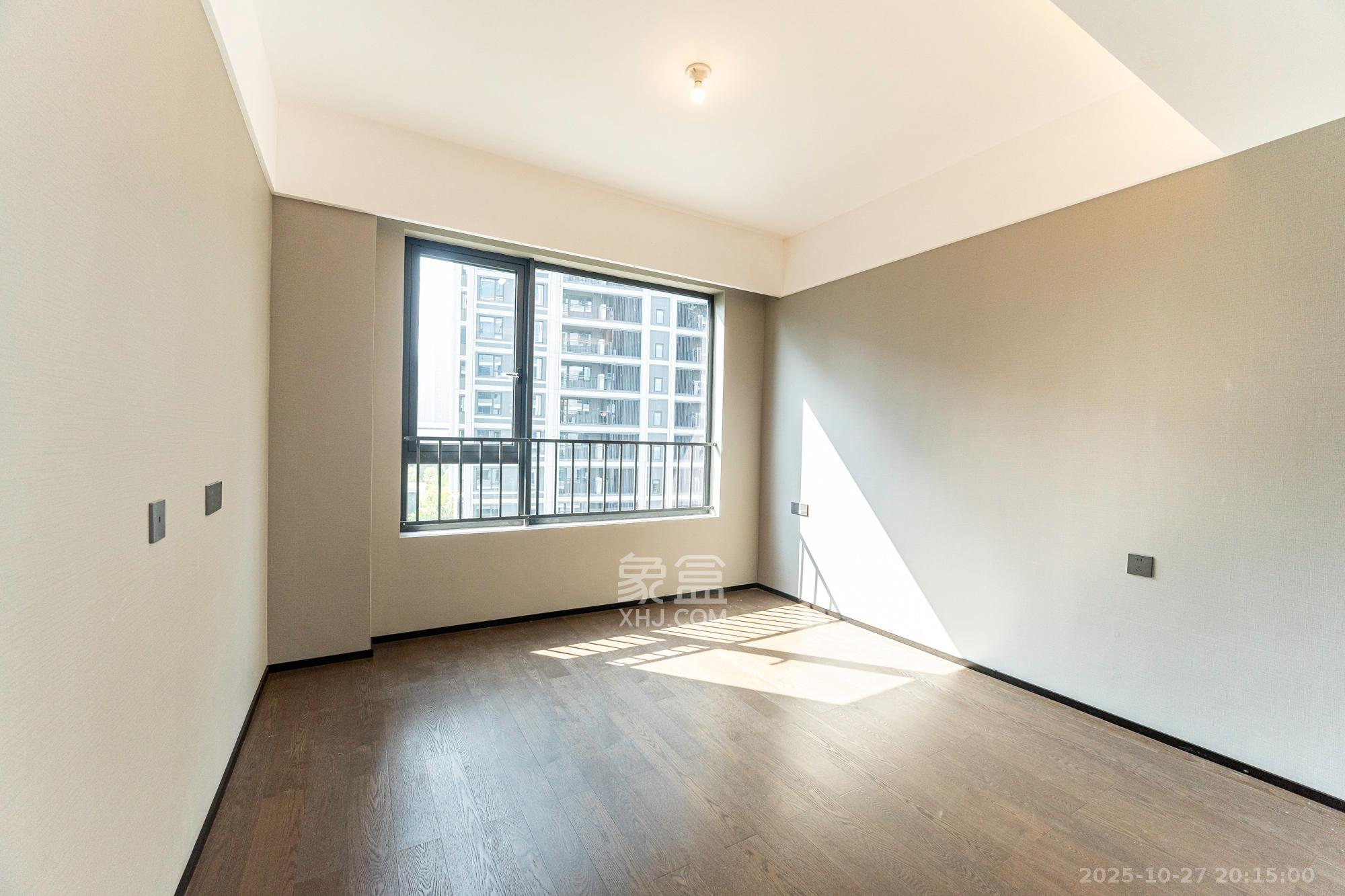 万科松湖天地  4室2厅3卫    465.0万 万科松湖天地  4室2厅3卫    465.0万卧室