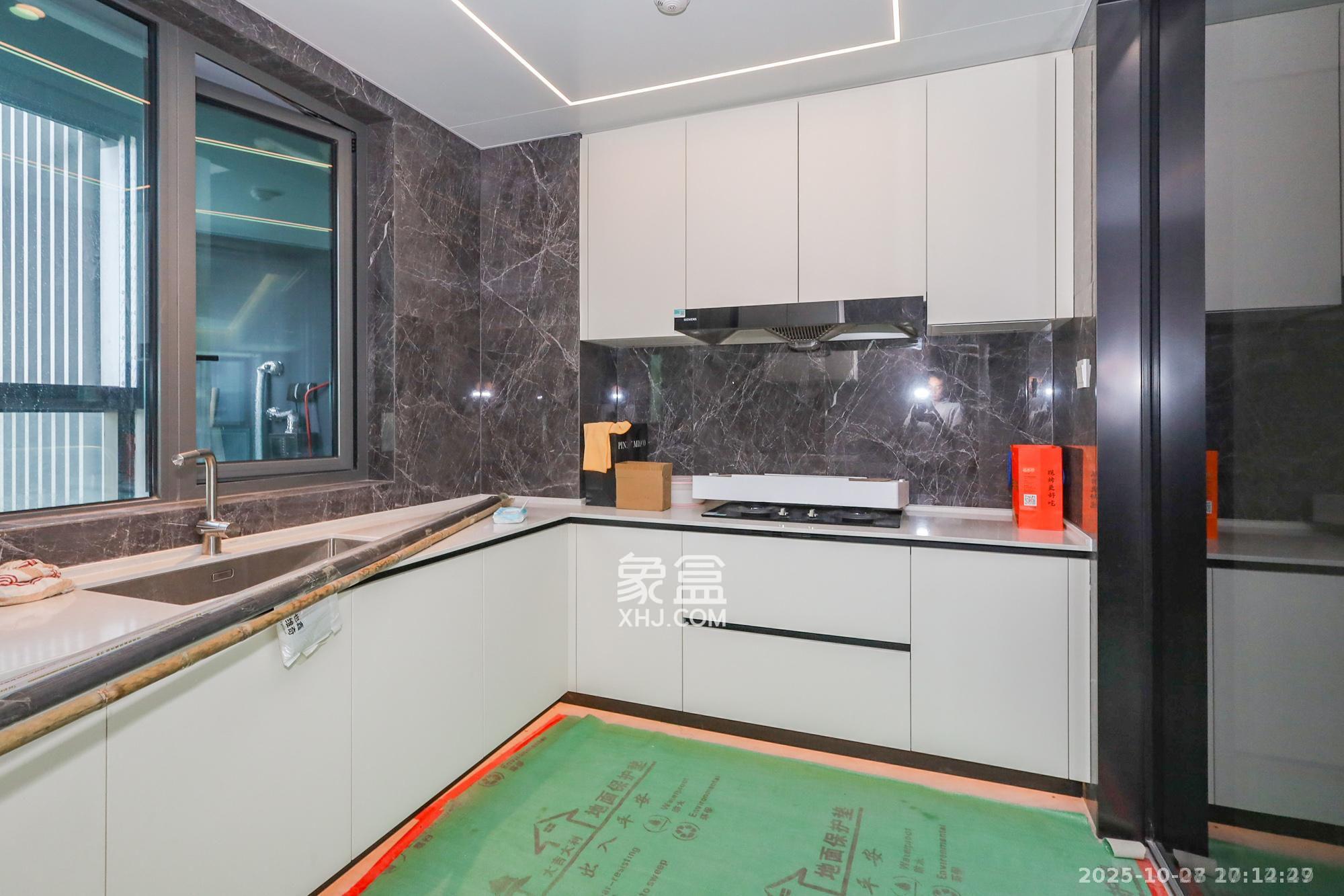 招商蛇口滨江境  4室2厅2卫    10000.0元/月 招商蛇口滨江境  4室2厅2卫    10000.0元/月室内图