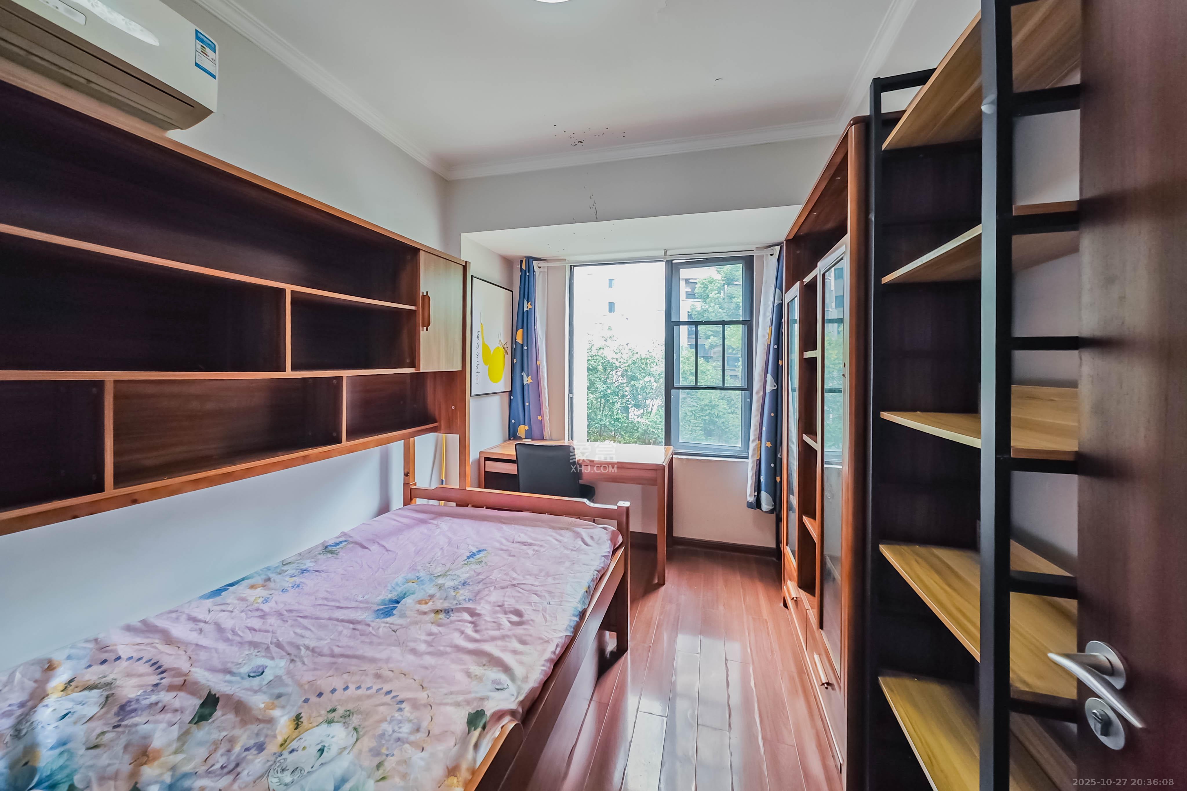 万科金域华府一期  3室2厅1卫    105.0万卧室