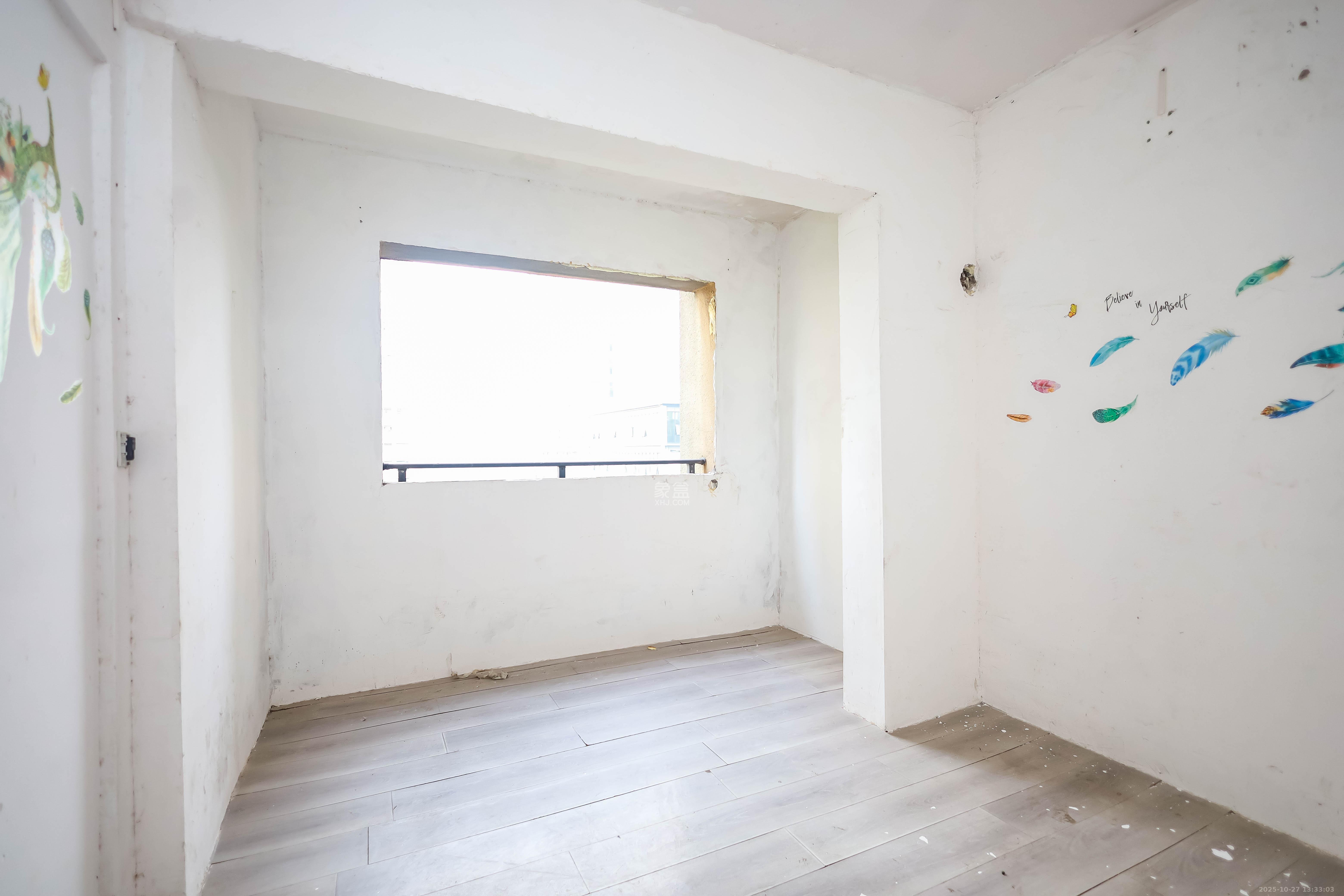 天麓尚层  4室2厅2卫    108.0万卧室