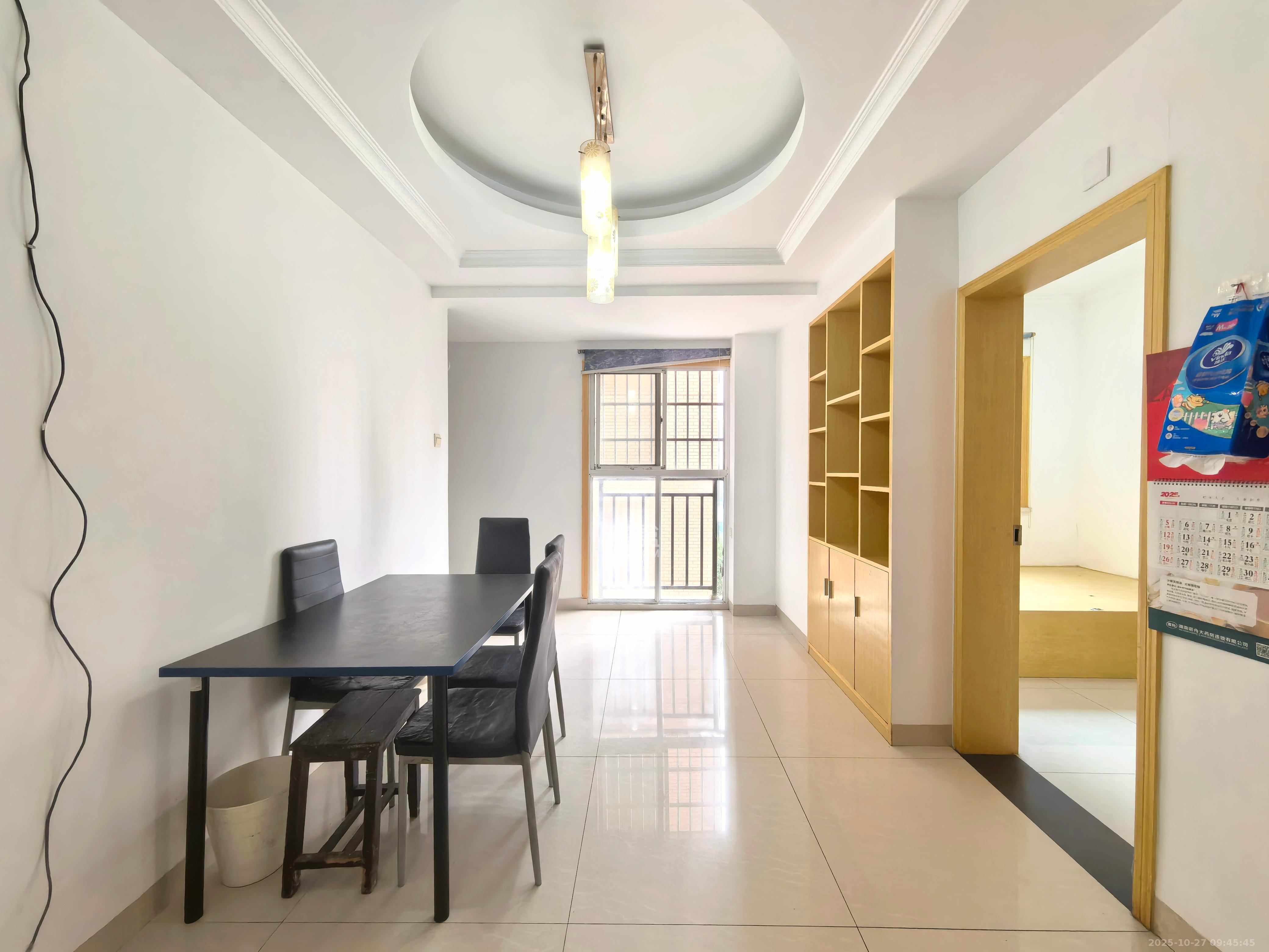 福满新城(新天安置小区) 3室2厅2卫 1700.0元/月 福满新城(新天安置小区) 3室2厅2卫 1700.0元/月室内图