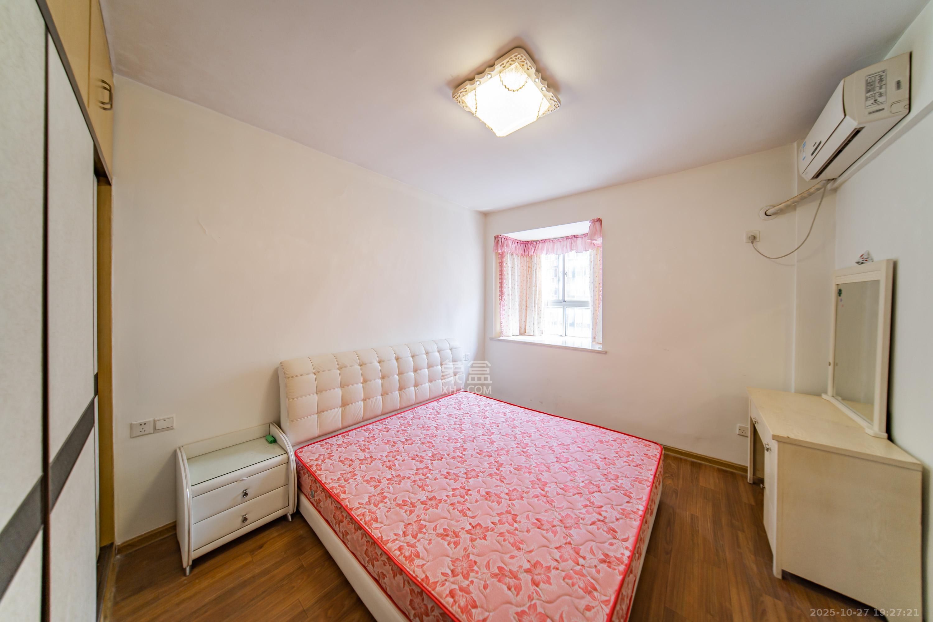 润芳园  3室2厅1卫    75.0万卧室