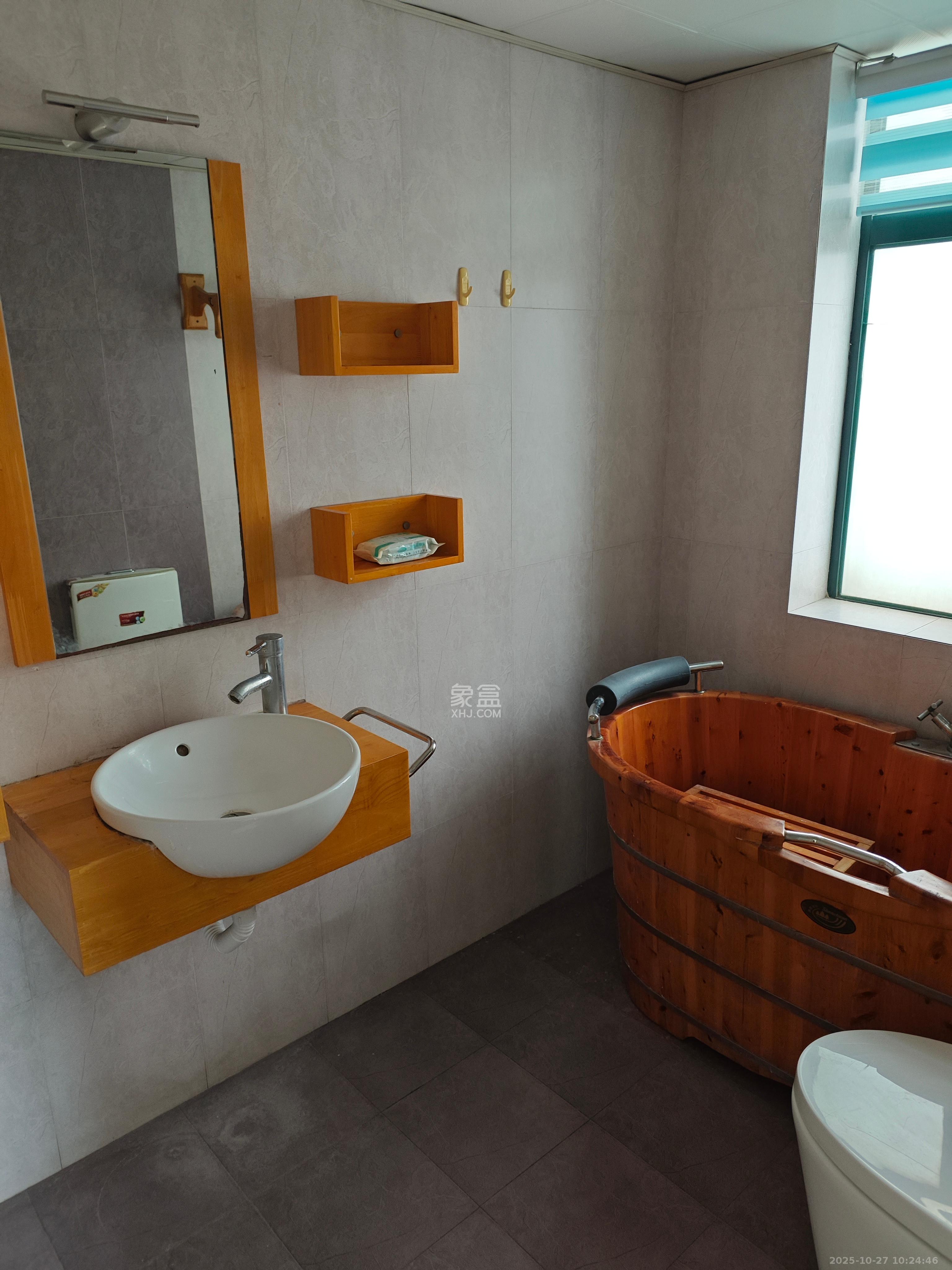 王府花园  3室2厅2卫    3300.0元/月 王府花园  3室2厅2卫    3300.0元/月室内图