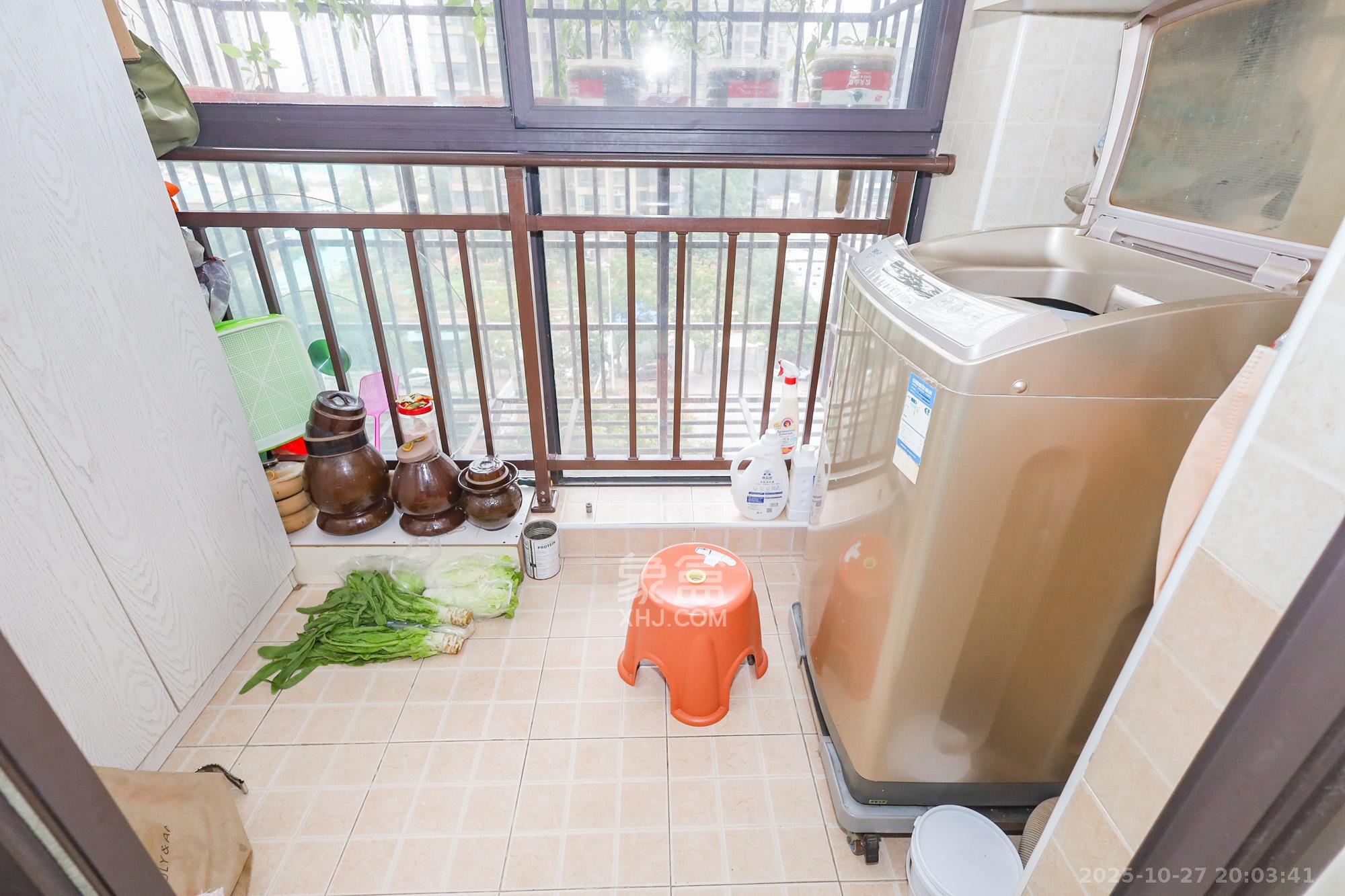 阳光丽城一期  4室2厅2卫    158.0万阳台