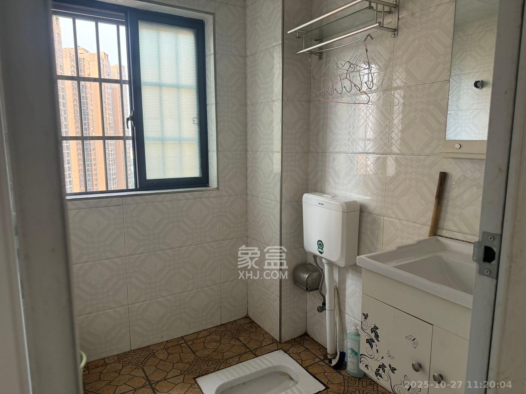 南庭城果  3室2厅1卫    2300.0元/月室内图