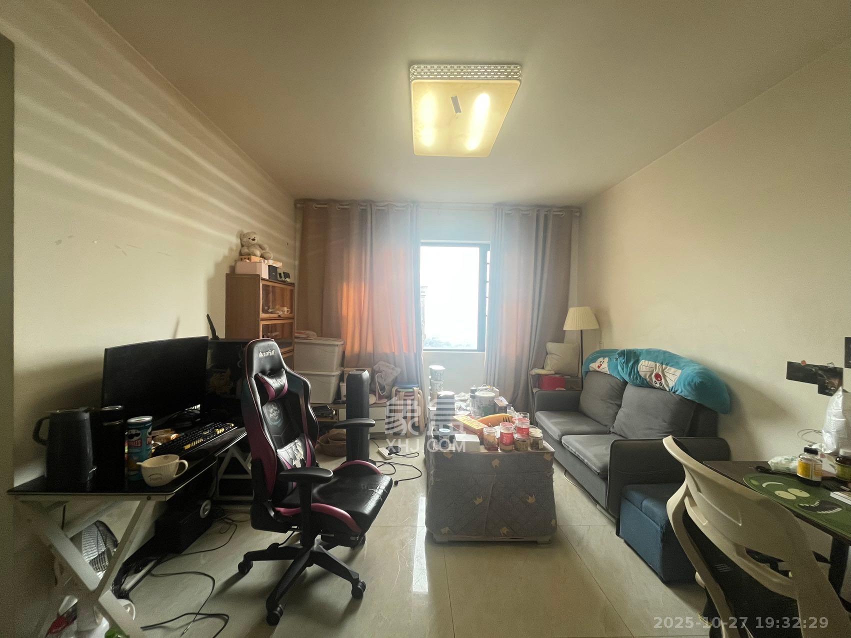 爵世名邸东湖(东湖壹号企业总部基地)  2室2厅1卫    1500.0元/月 爵世名邸东湖(东湖壹号企业总部基地)  2室2厅1卫    1500.0元/月室内图