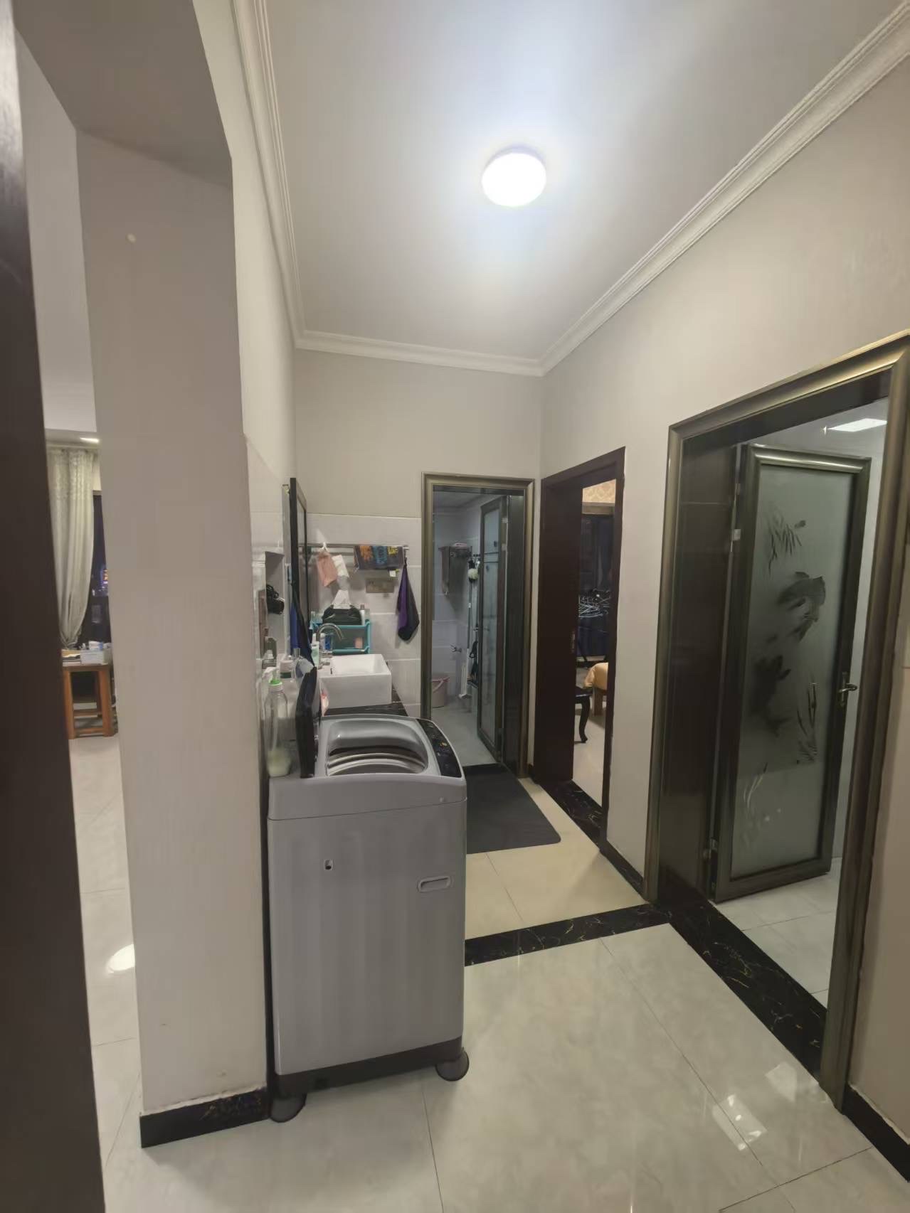 逸臣中央 2室1厅1卫 1800.0元/月 逸臣中央 2室1厅1卫 1800.0元/月室内图