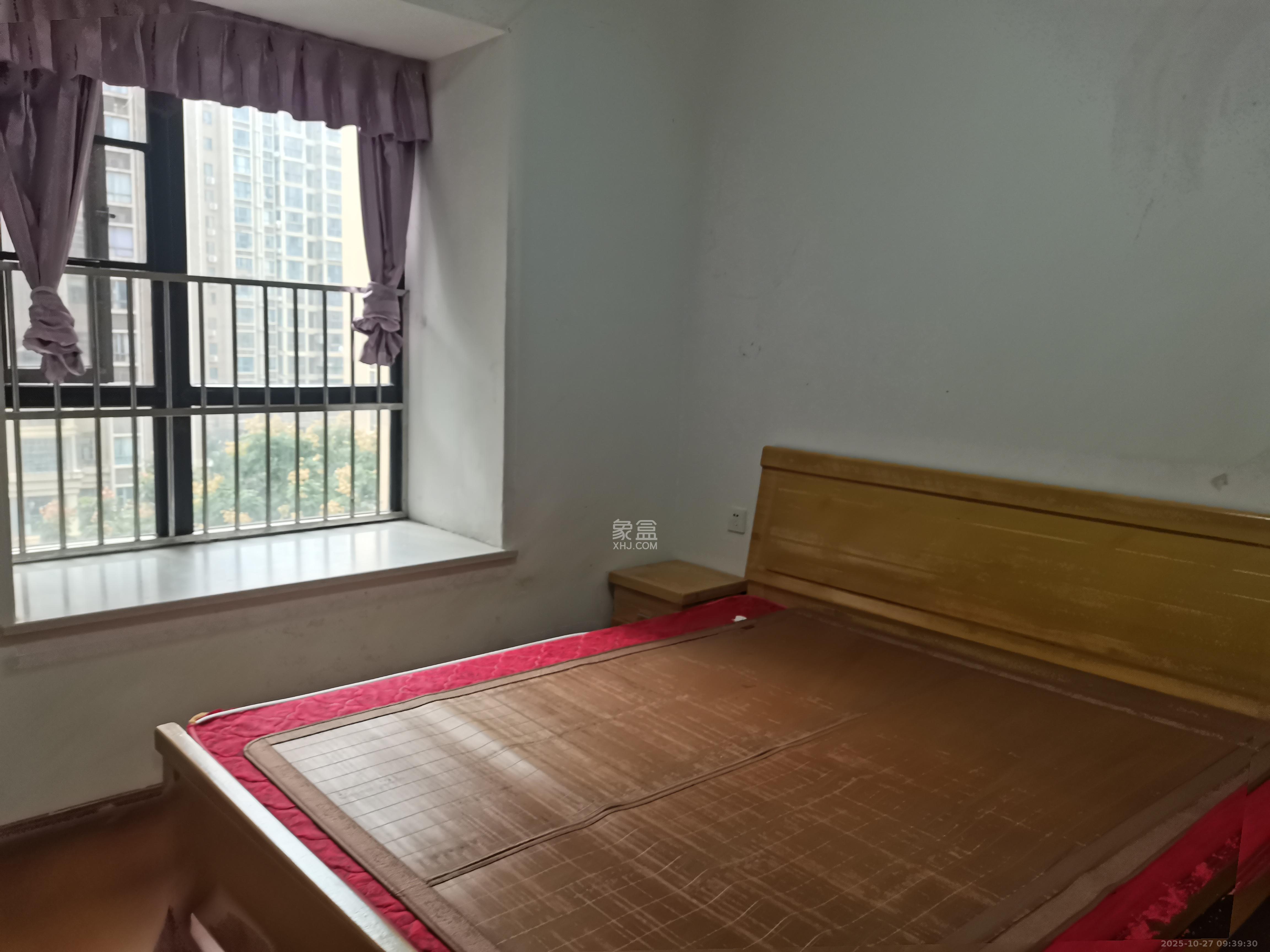 英郡年华  3室2厅1卫    2200.0元/月室内图