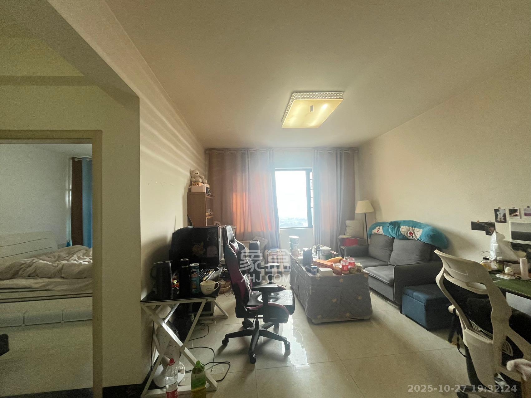 爵世名邸东湖(东湖壹号企业总部基地)  2室2厅1卫    1500.0元/月 爵世名邸东湖(东湖壹号企业总部基地)  2室2厅1卫    1500.0元/月室内图