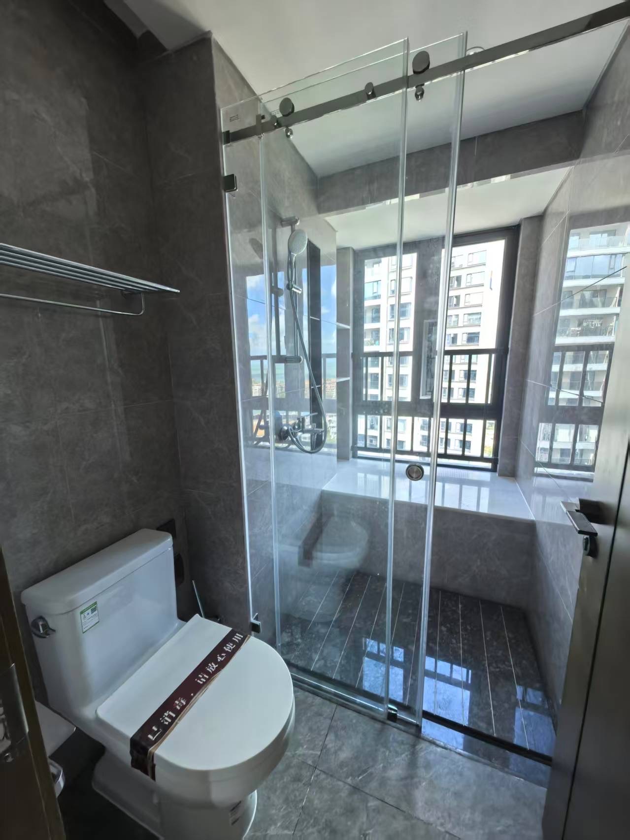 仁恒滨江园(一.二期) 3室2厅2卫 268.0万 仁恒滨江园(一.二期) 3室2厅2卫 268.0万客厅