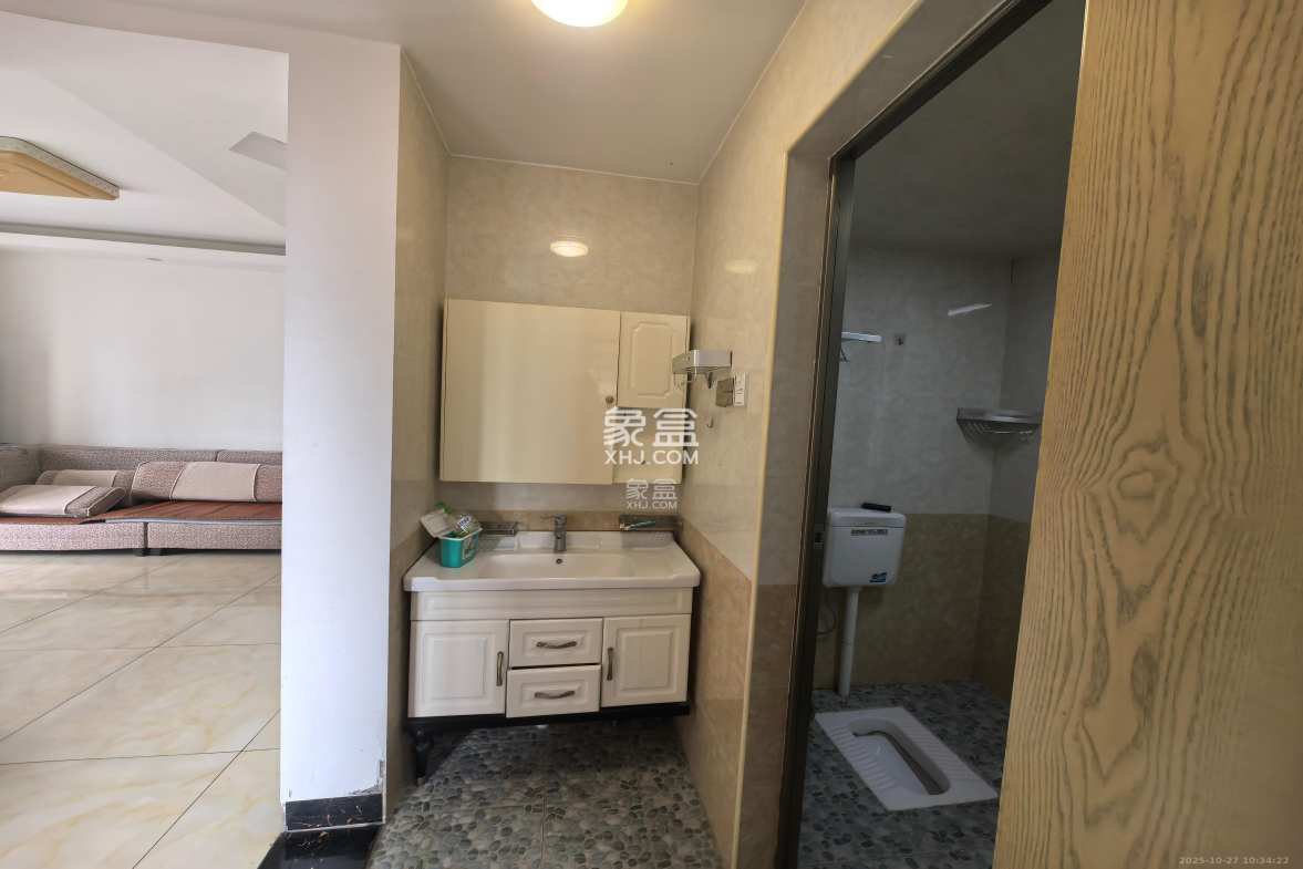 中海梅溪湖壹号  3室2厅1卫    2300.0元/月 中海梅溪湖壹号  3室2厅1卫    2300.0元/月室内图