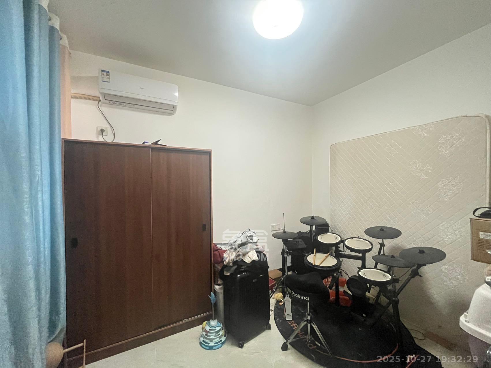 爵世名邸东湖(东湖壹号企业总部基地)  2室2厅1卫    1500.0元/月 爵世名邸东湖(东湖壹号企业总部基地)  2室2厅1卫    1500.0元/月室内图