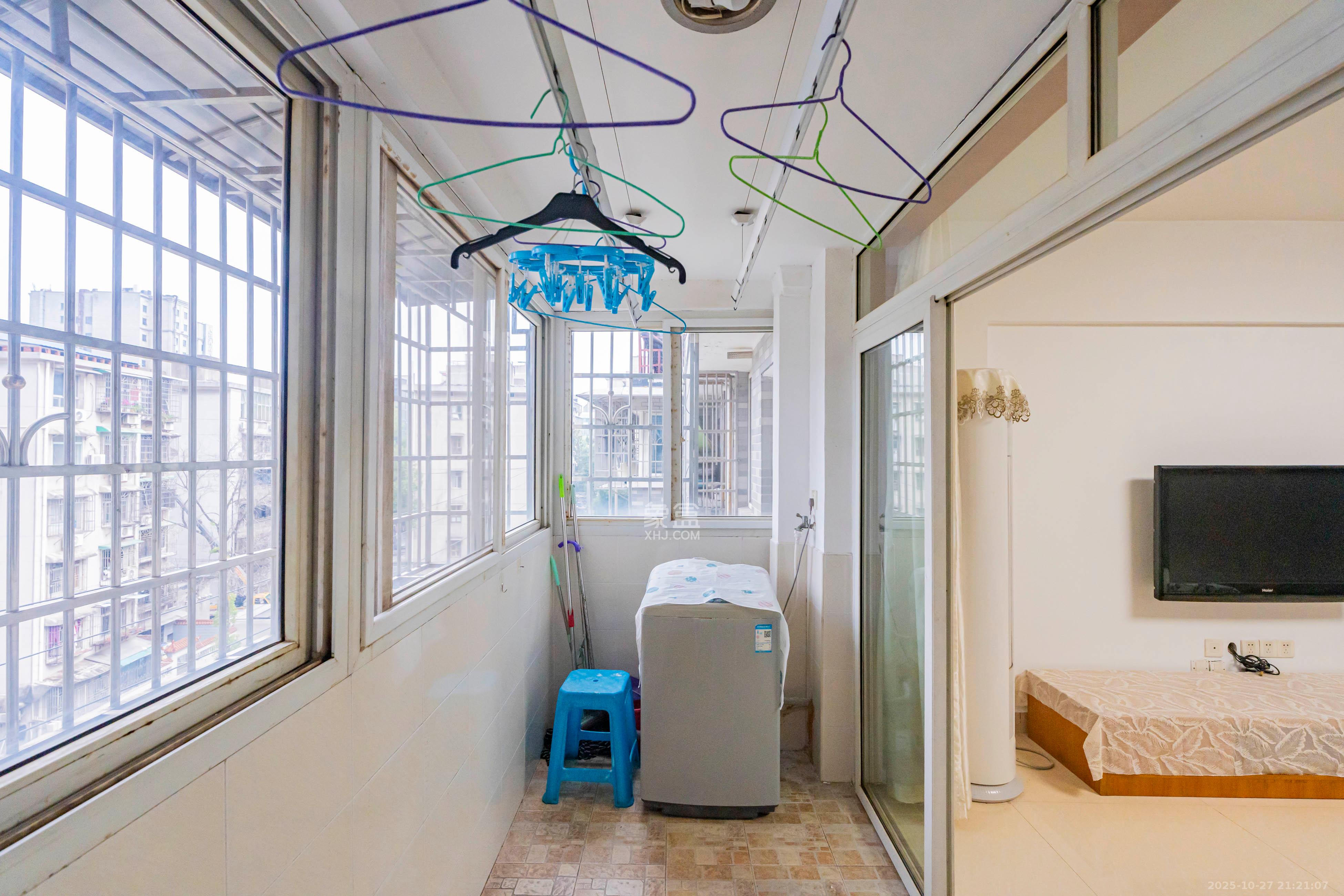 聚英阁  4室2厅2卫    86.0万阳台