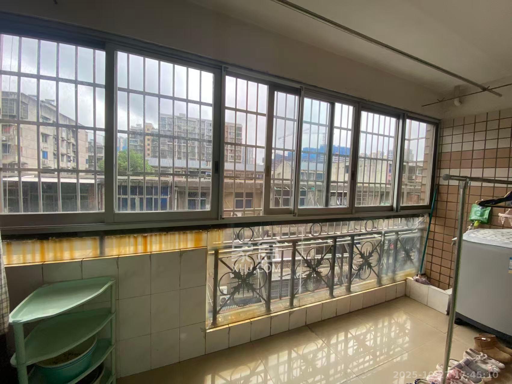 富湘园  2室2厅2卫    2500.0元/月 富湘园  2室2厅2卫    2500.0元/月室内图