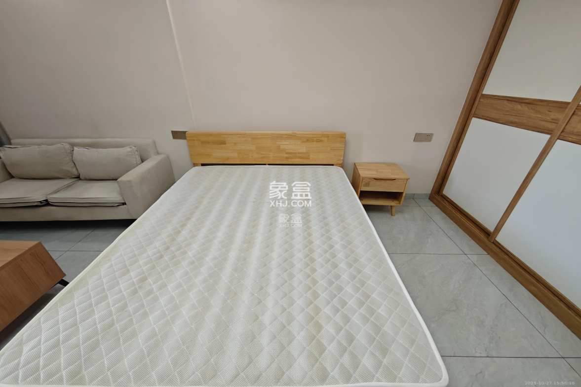 国泰九龙湾  1室1厅1卫    1300.0元/月 国泰九龙湾  1室1厅1卫    1300.0元/月室内图1