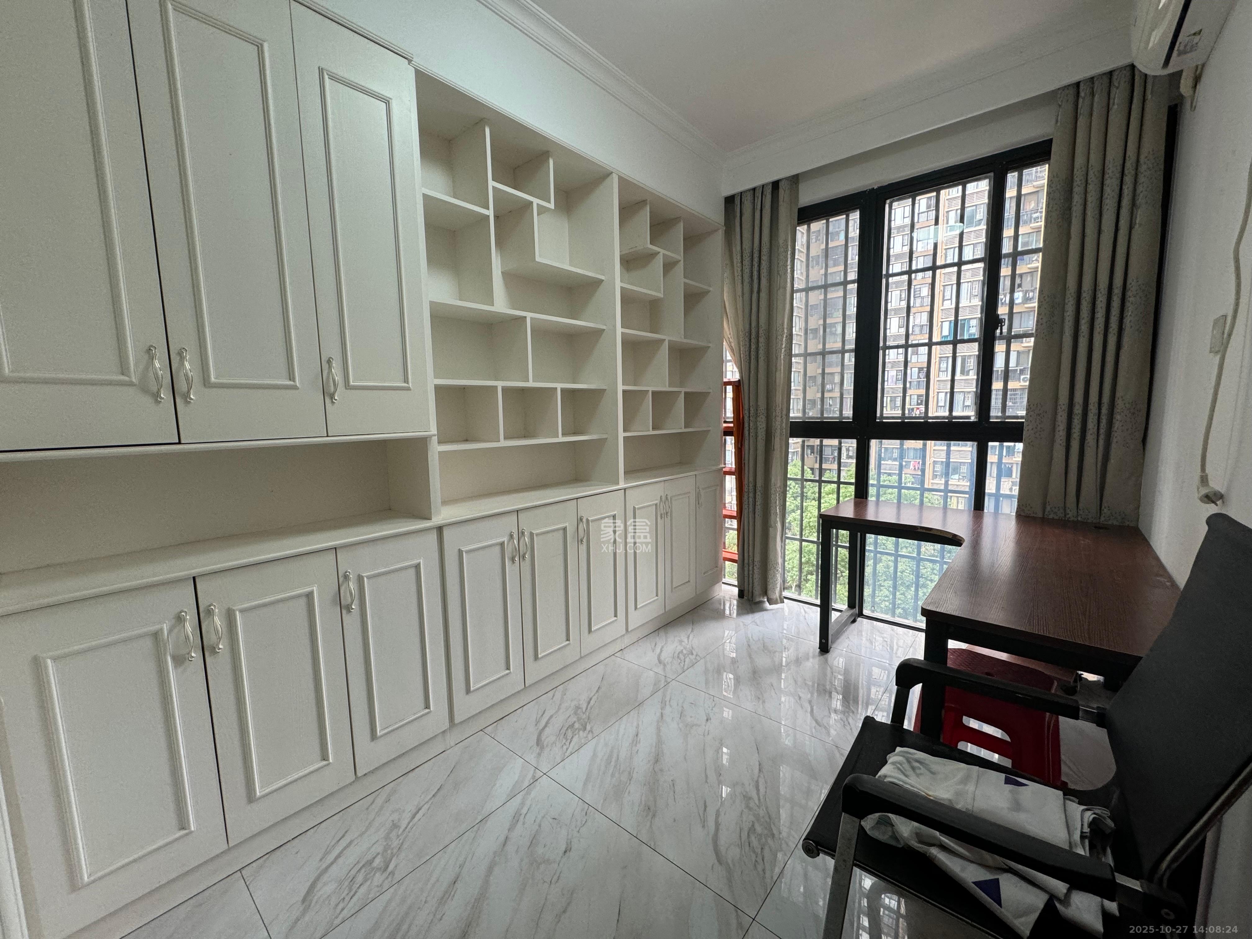 金鼎公园尚 3室2厅2卫 2400.0元/月 金鼎公园尚 3室2厅2卫 2400.0元/月室内图