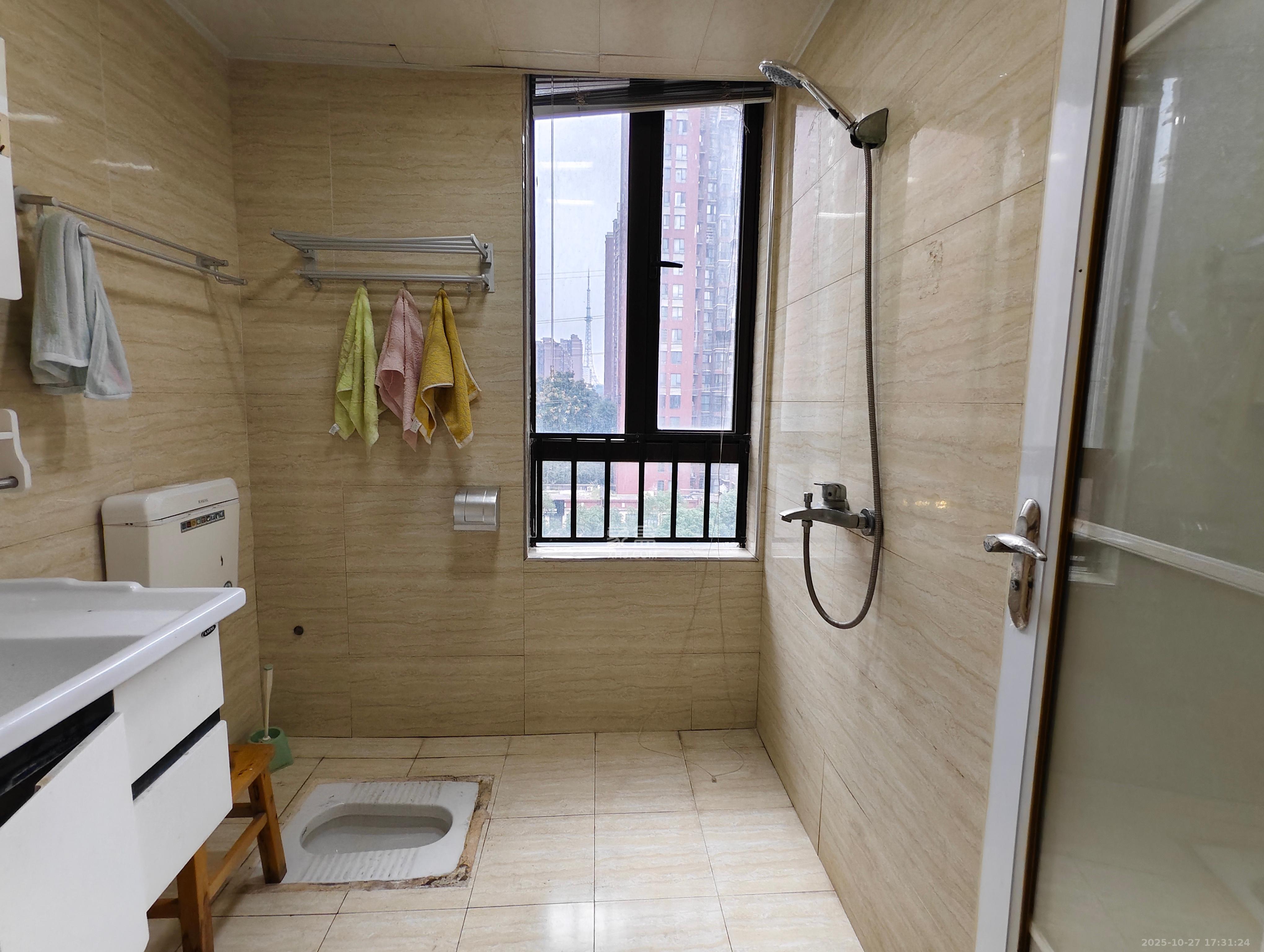 华润凤凰城三期  2室2厅1卫    1800.0元/月 华润凤凰城三期  2室2厅1卫    1800.0元/月室内图