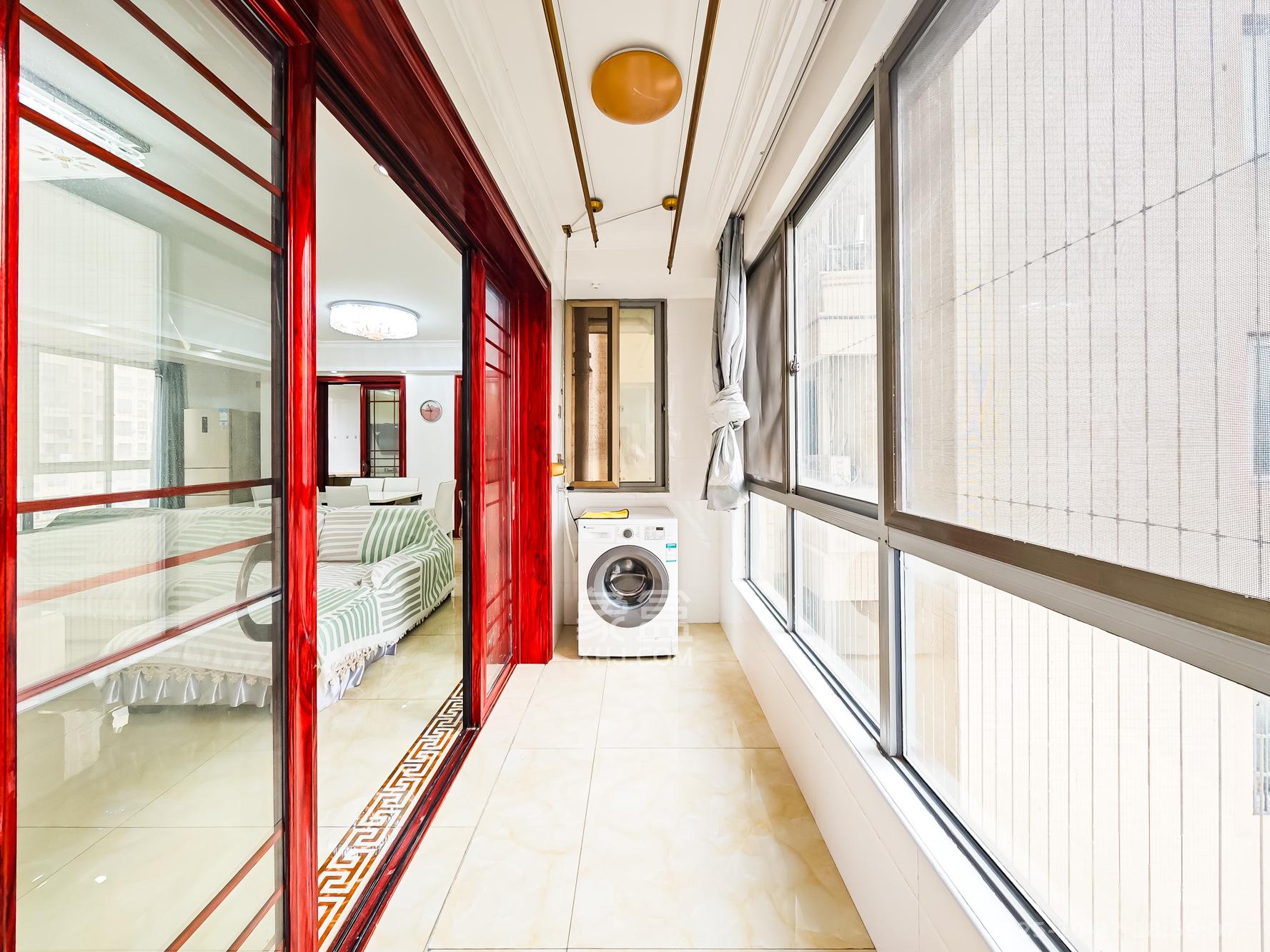 钱隆世家  3室2厅2卫    92.8万阳台