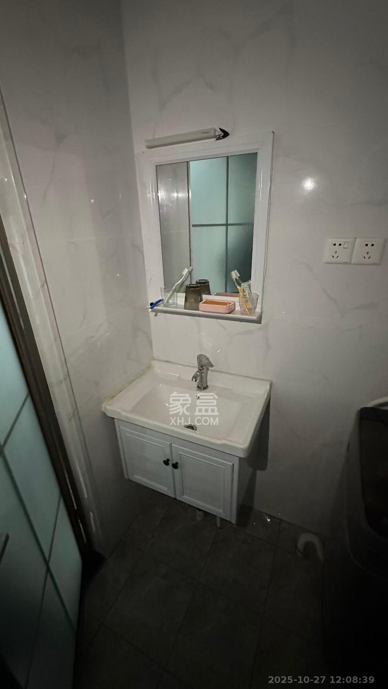 金科天悦(金科美邻汇)  1室1厅1卫    1300.0元/月 金科天悦(金科美邻汇)  1室1厅1卫    1300.0元/月室内图