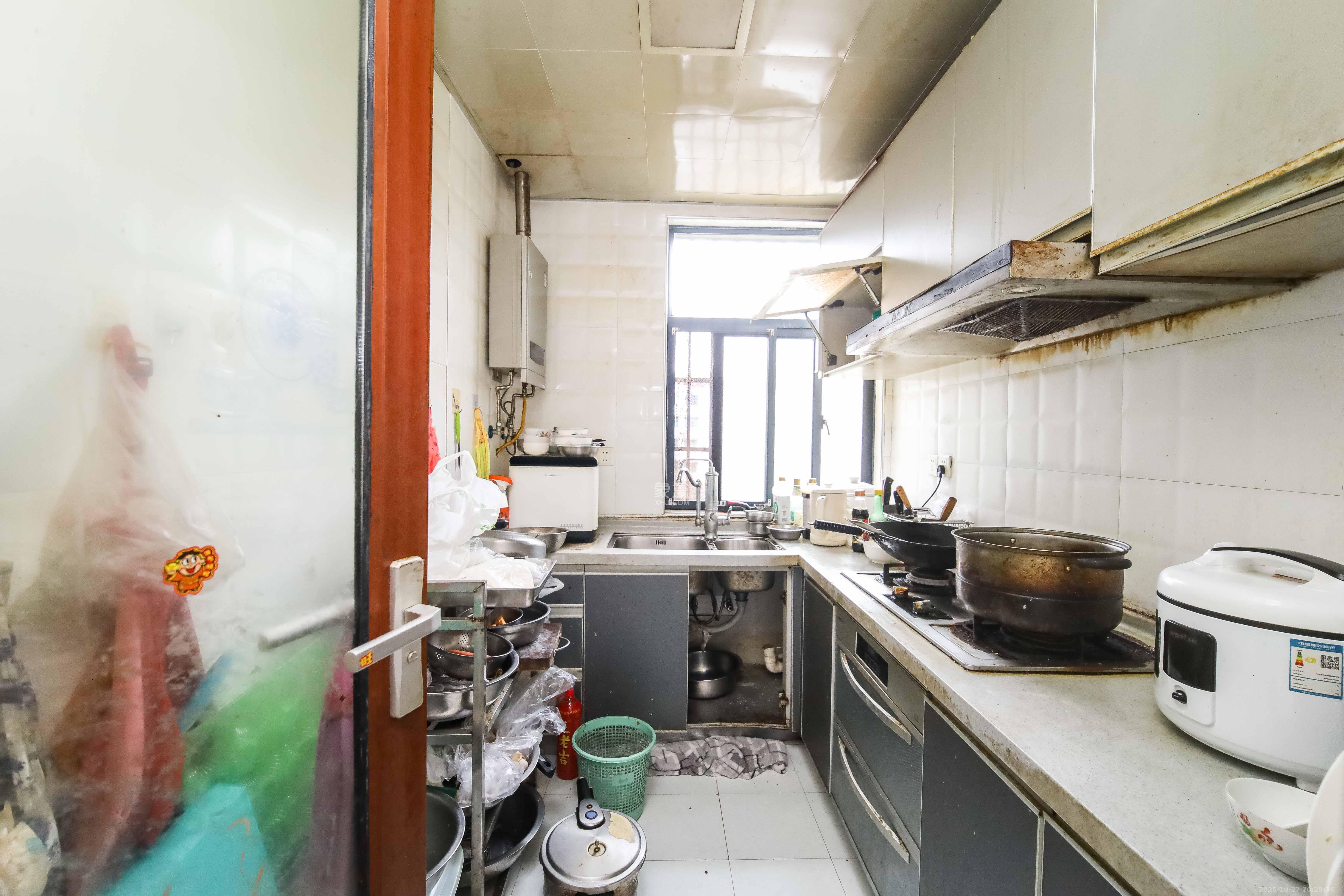 运通尊苑  3室2厅1卫    79.0万 运通尊苑  3室2厅1卫    79.0万厨房