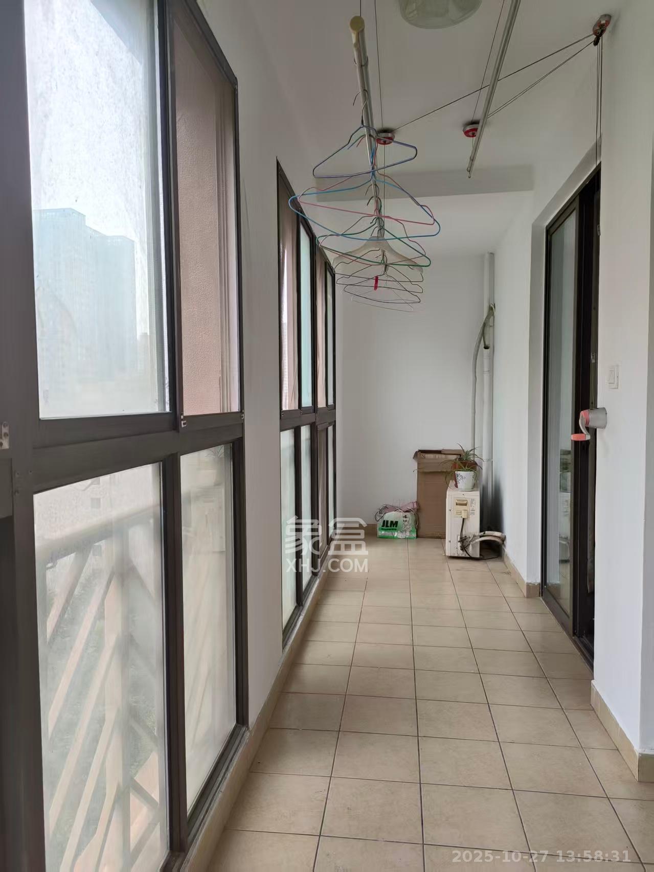 旭辉藏郡(藏郡、旭湘华府)  3室2厅1卫    2200.0元/月 旭辉藏郡(藏郡、旭湘华府)  3室2厅1卫    2200.0元/月小区图