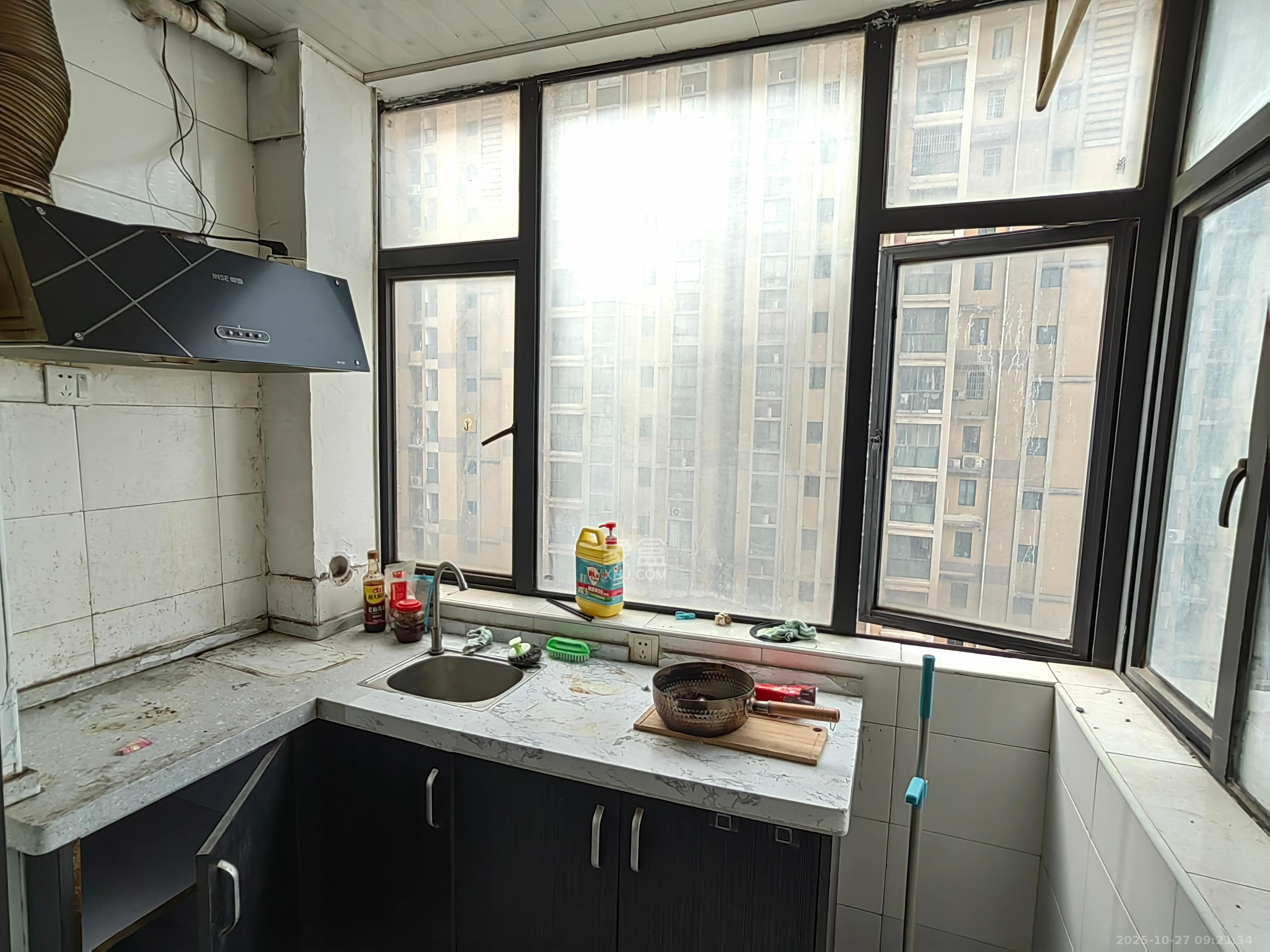 锦湘国际星城三期(锦绣苑)  1室1厅1卫    1400.0元/月 锦湘国际星城三期(锦绣苑)  1室1厅1卫    1400.0元/月室内图