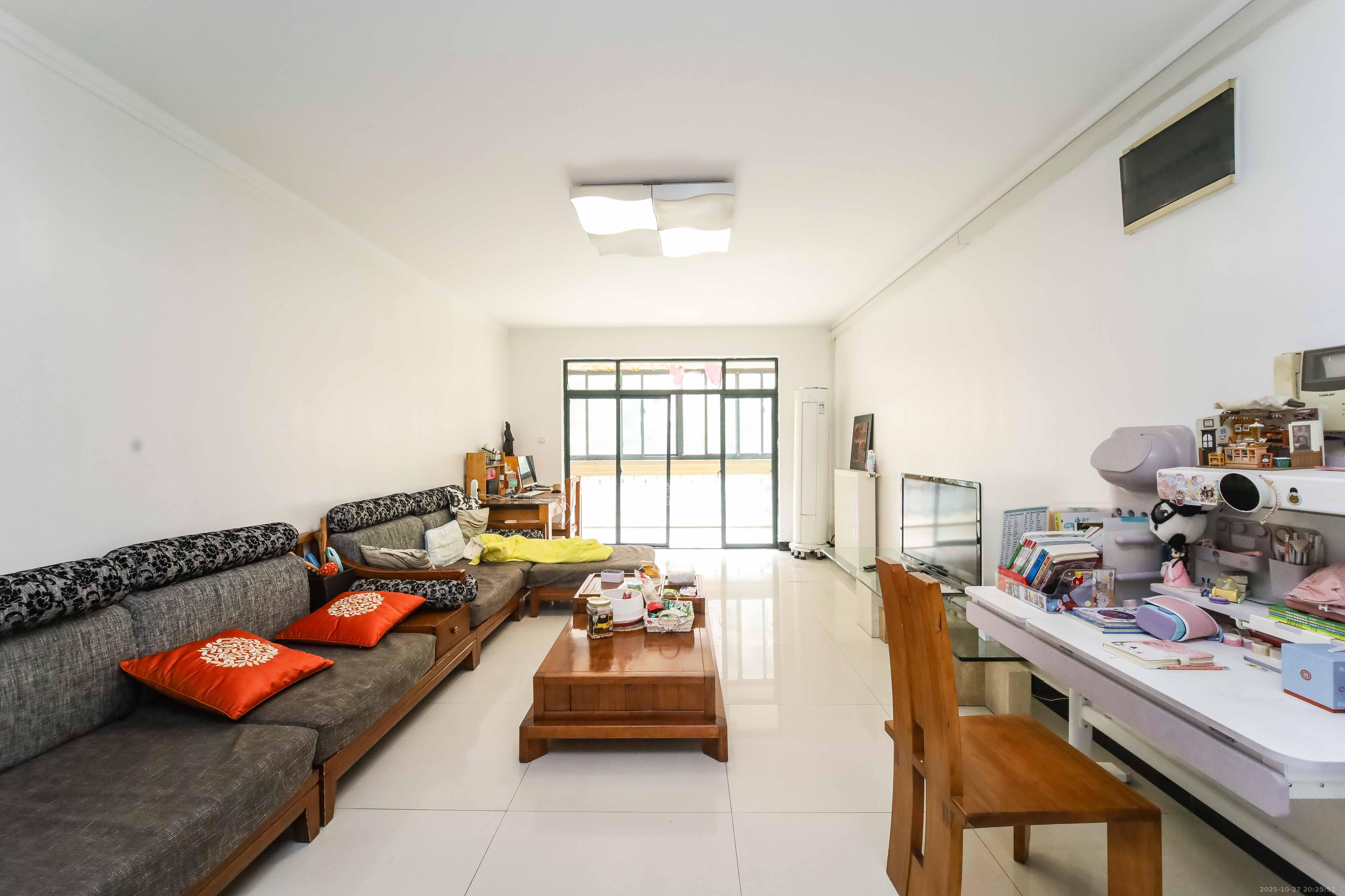 世嘉国际华城  3室2厅2卫    148.0万 世嘉国际华城  3室2厅2卫    148.0万客厅