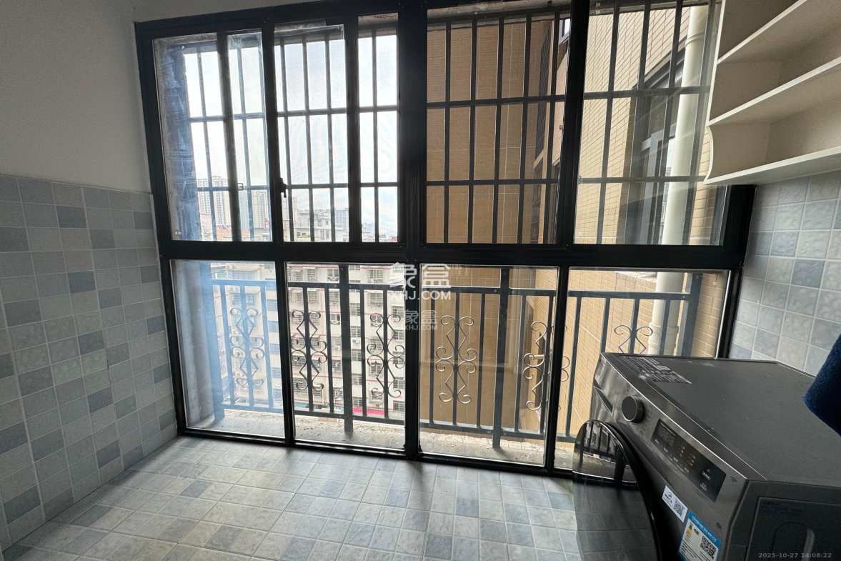 金鼎公园尚 3室2厅2卫 2400.0元/月 金鼎公园尚 3室2厅2卫 2400.0元/月室内图