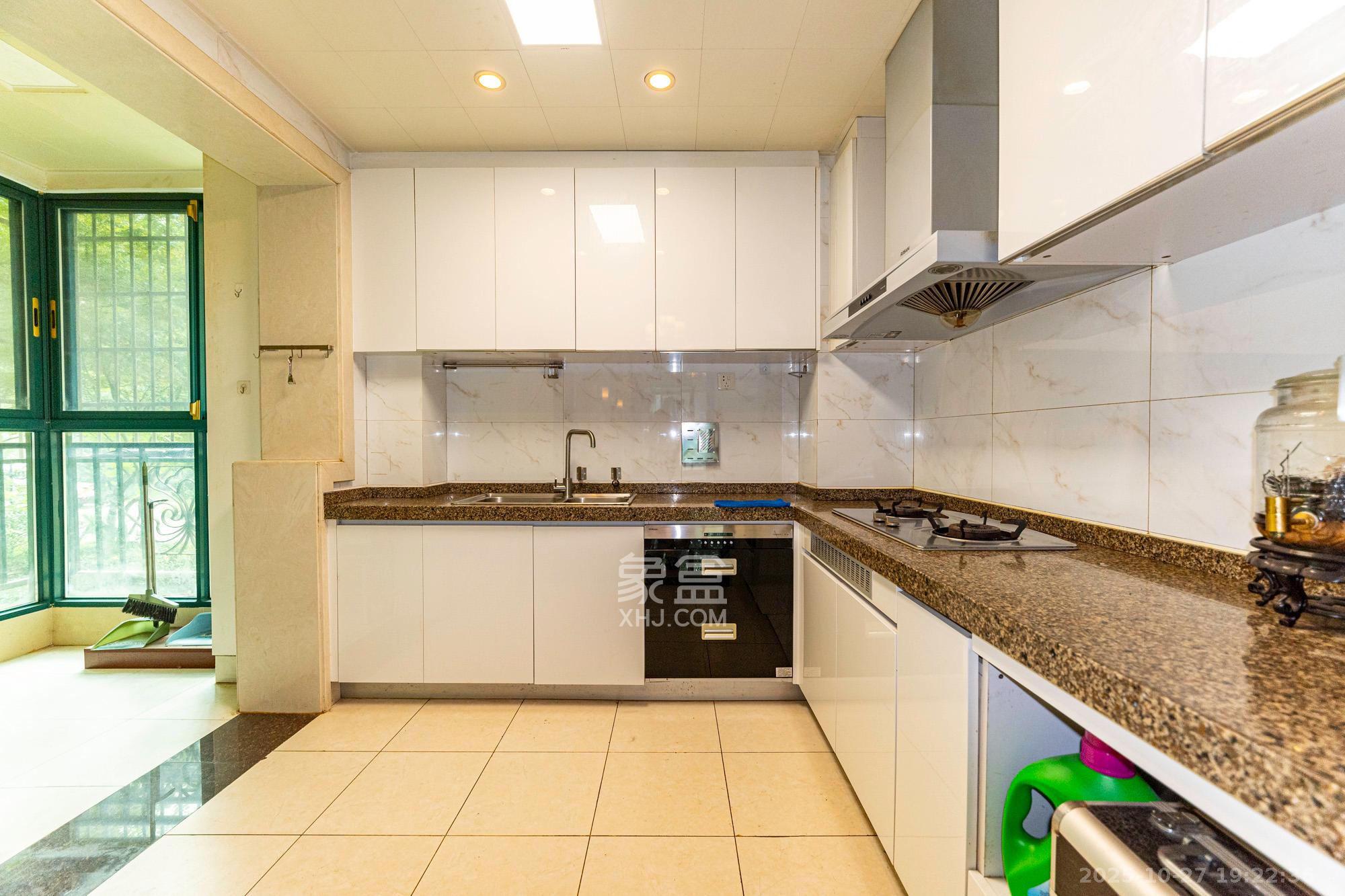 恒大雅苑  3室2厅2卫    122.8万 恒大雅苑  3室2厅2卫    122.8万厨房