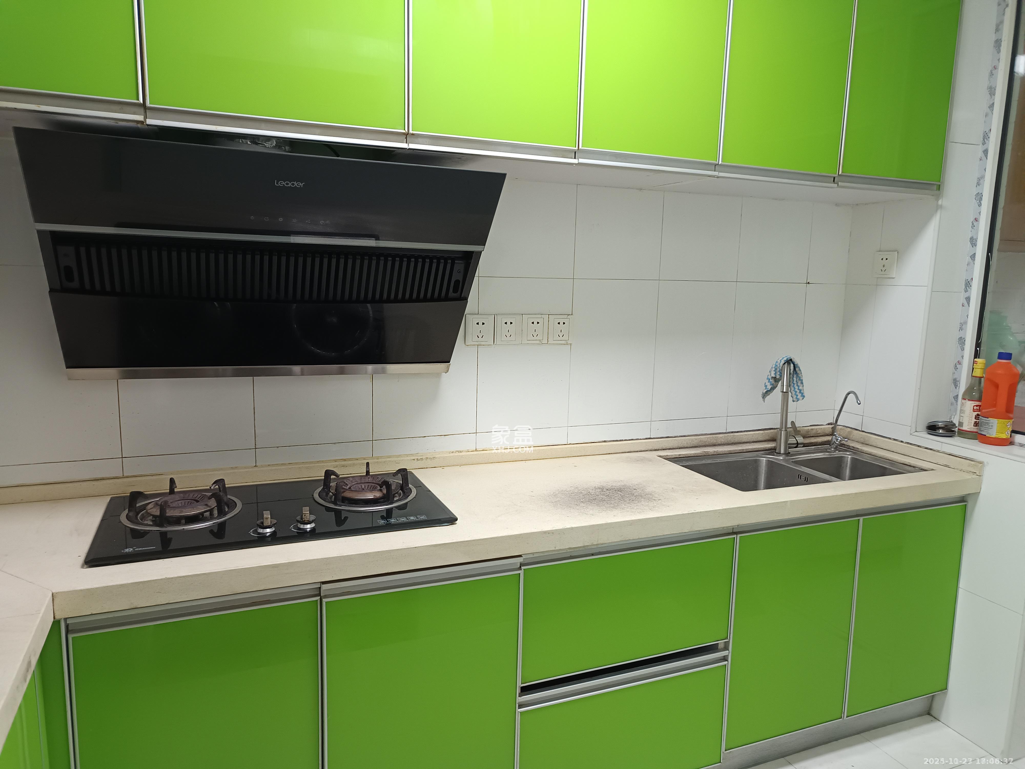 山水湾 3室2厅1卫 1800.0元/月 山水湾 3室2厅1卫 1800.0元/月室内图