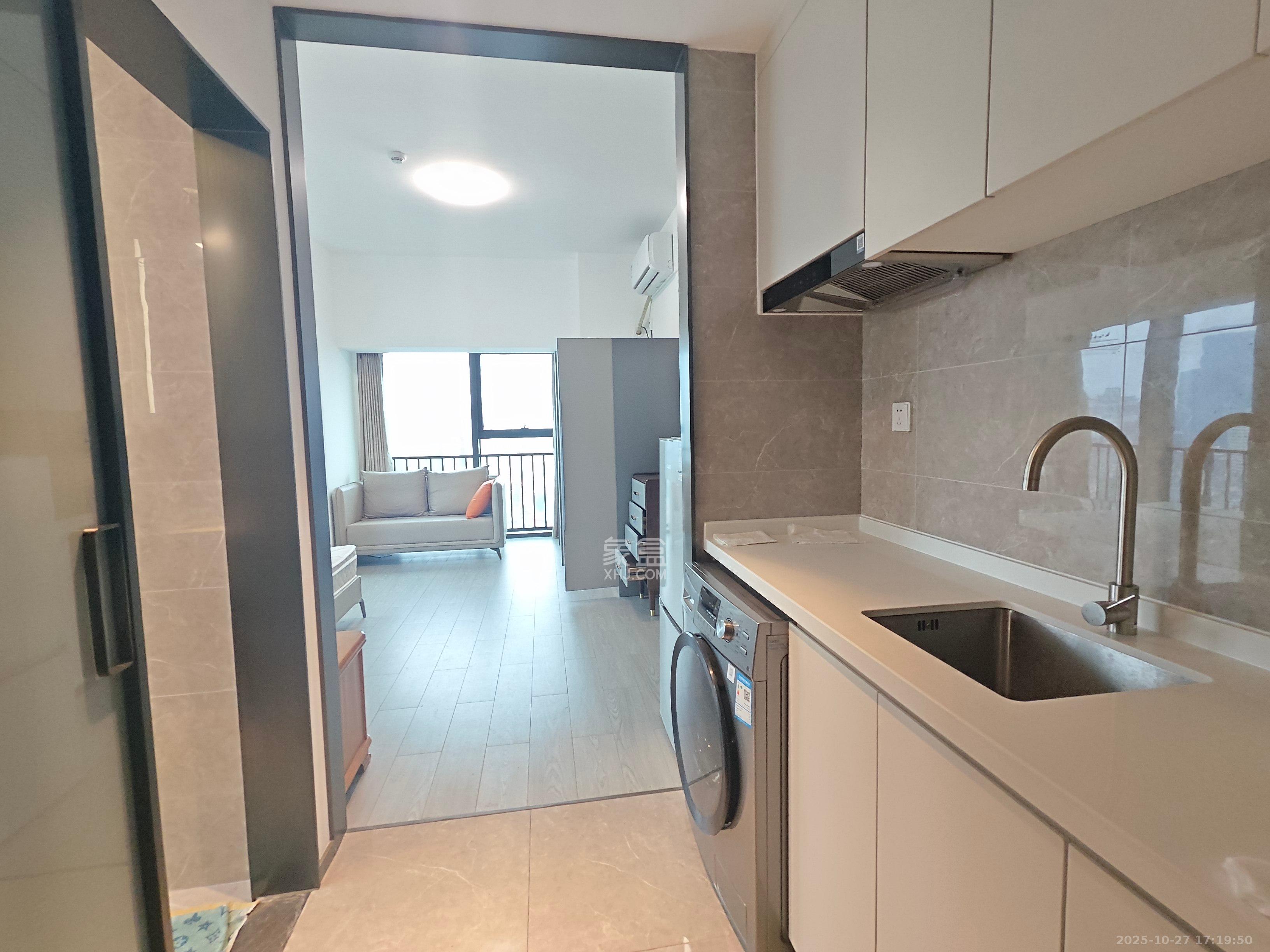 华润置地中心  1室1厅1卫    2700.0元/月 华润置地中心  1室1厅1卫    2700.0元/月室内图