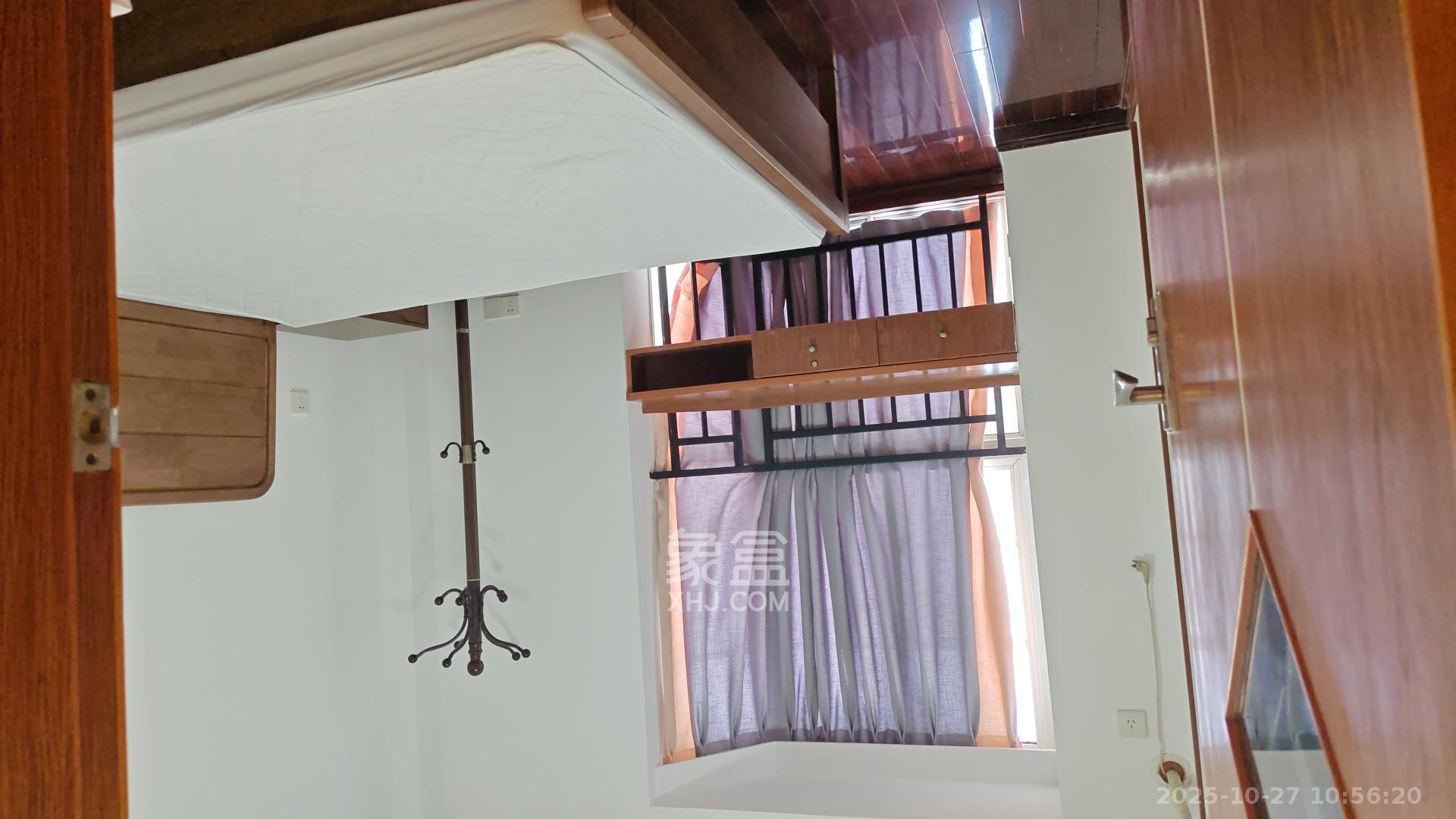 幸福洋房  4室2厅2卫    2400.0元/月室内图