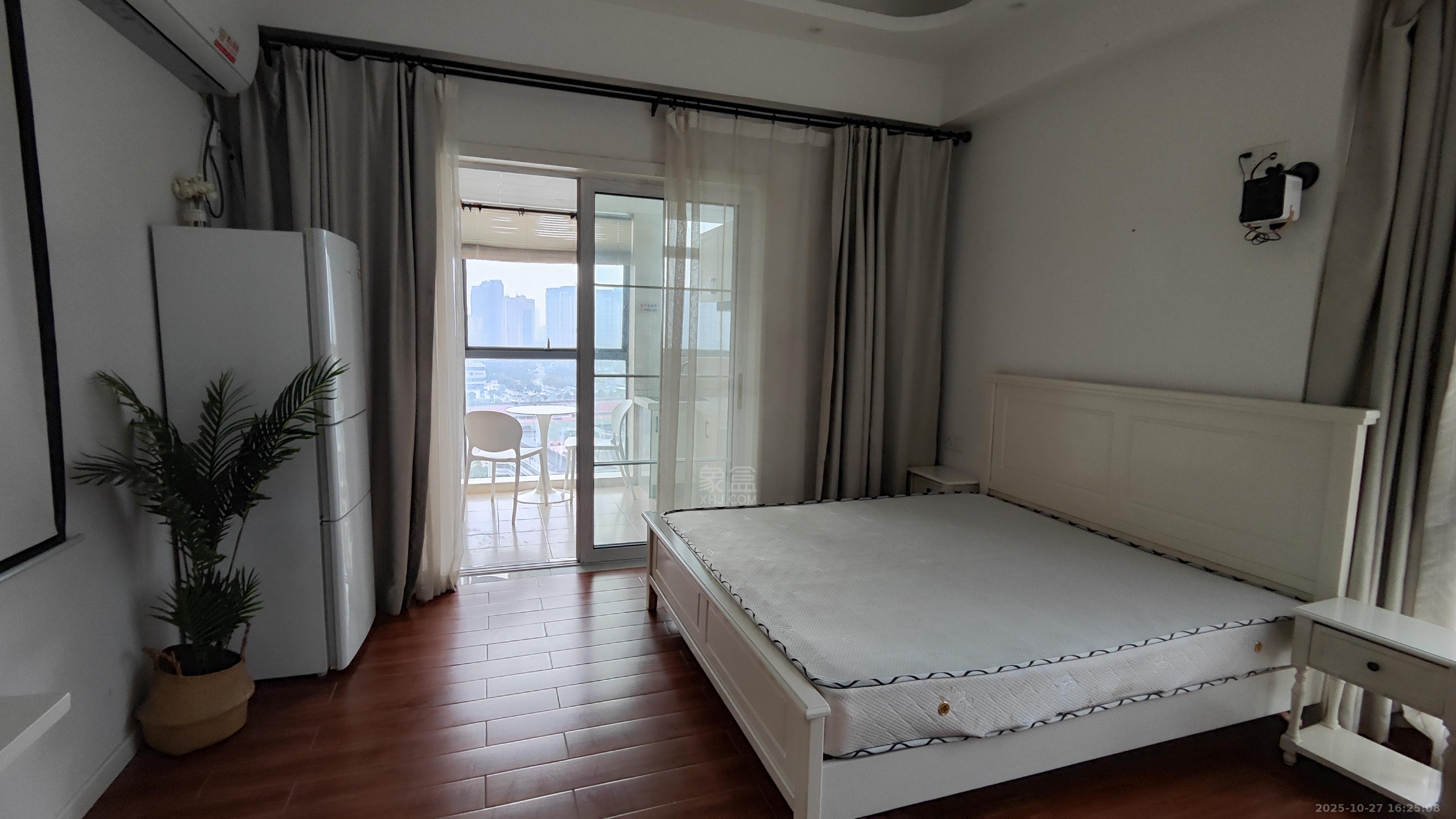 流金岁月-华晨国际 1室1厅1卫 1400.0元/月 流金岁月-华晨国际 1室1厅1卫 1400.0元/月室内图