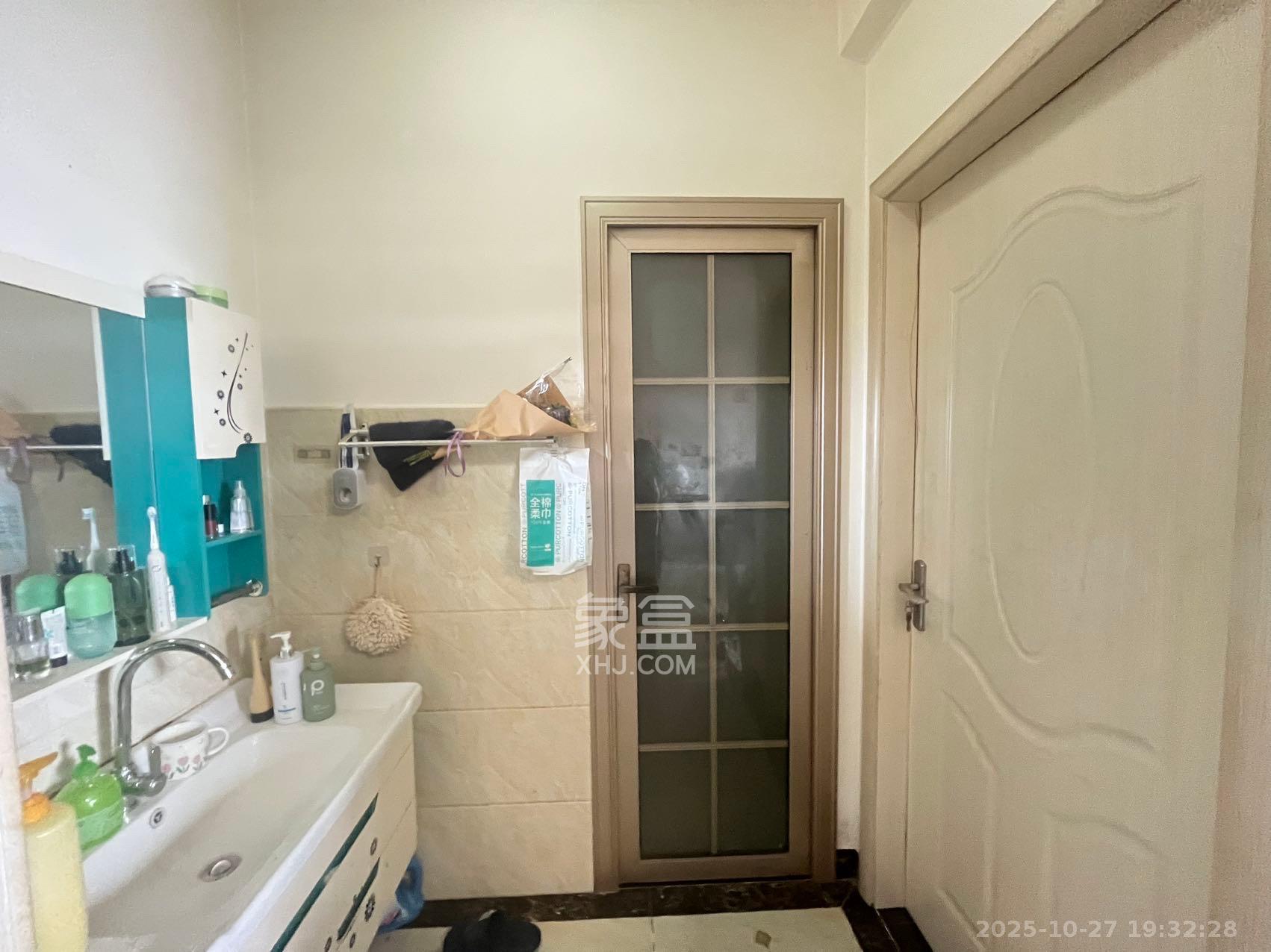 爵世名邸东湖(东湖壹号企业总部基地)  2室2厅1卫    1500.0元/月 爵世名邸东湖(东湖壹号企业总部基地)  2室2厅1卫    1500.0元/月室内图