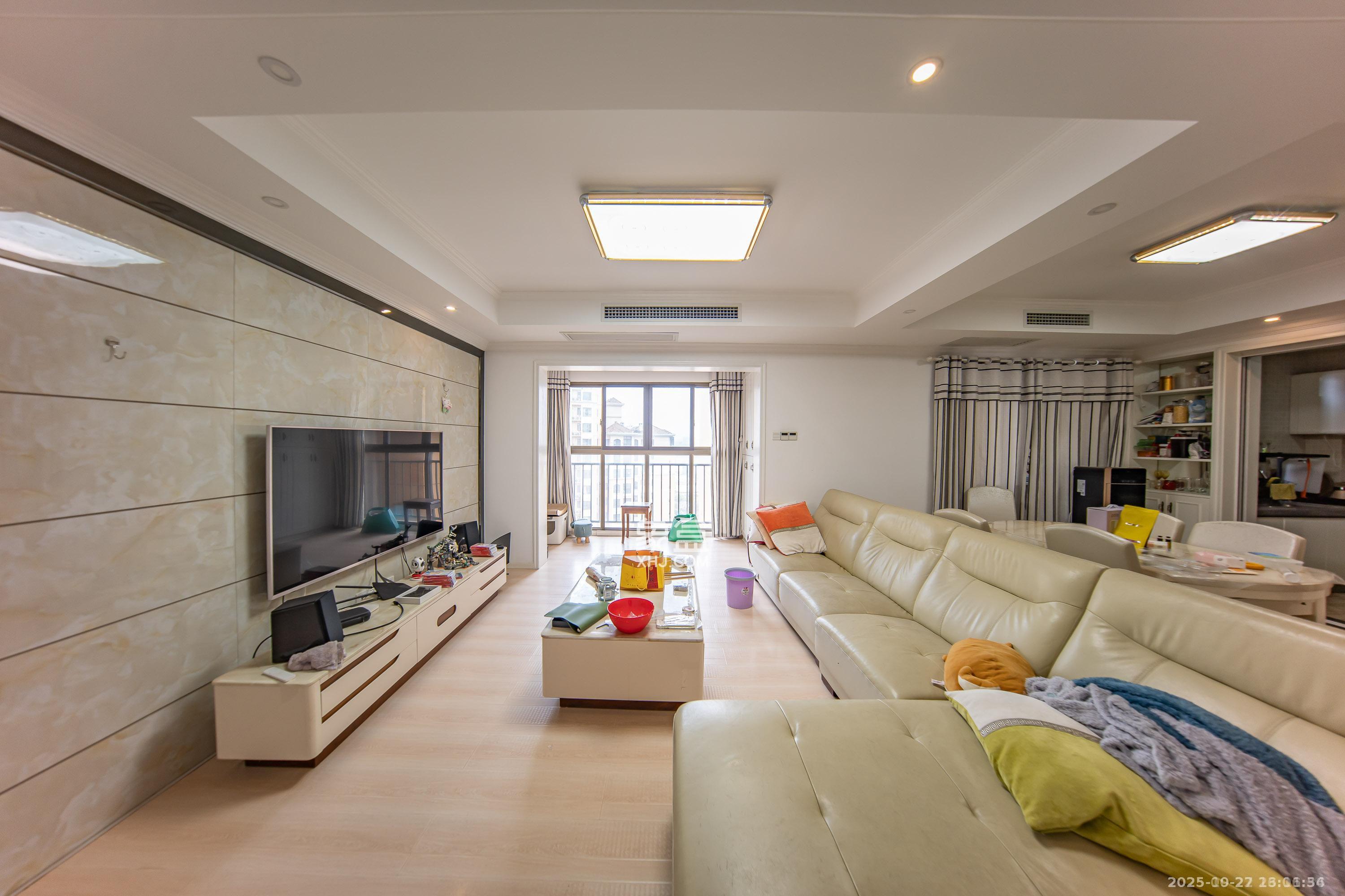 米兰春天  3室2厅2卫    2300.0元/月室内图