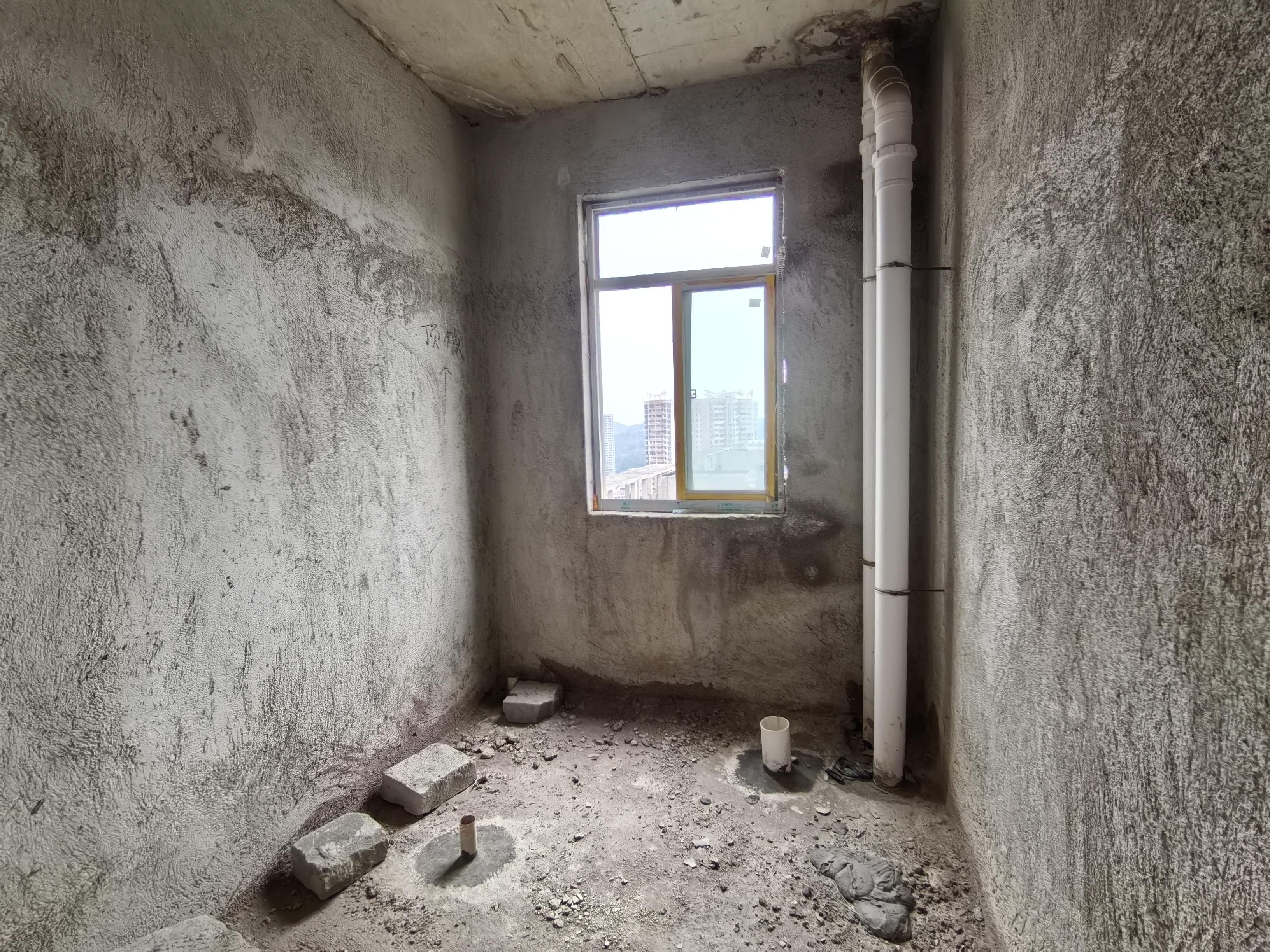 龙凤东宫  5室2厅2卫    69.8万卫生间