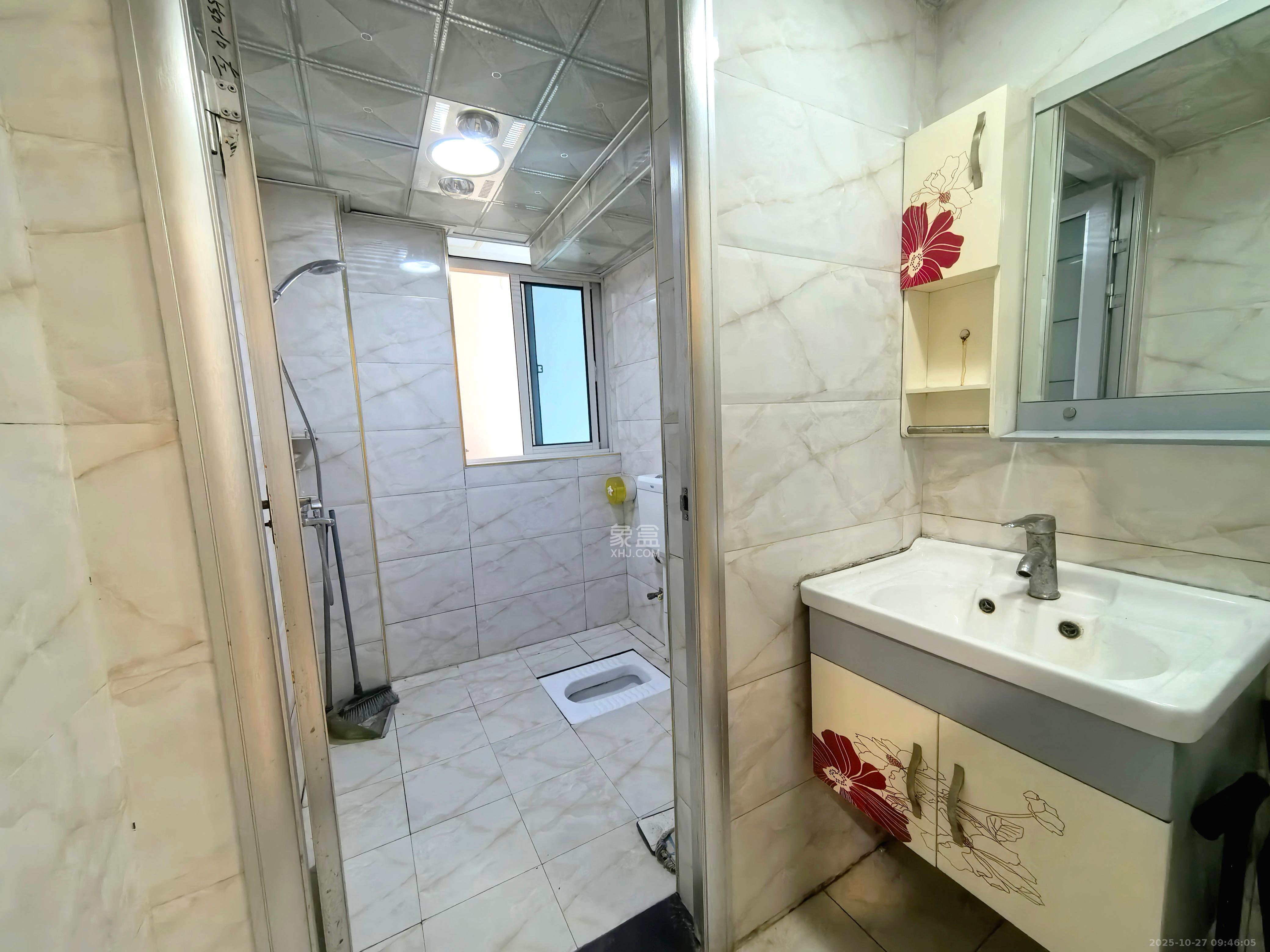 福满新城(新天安置小区) 3室2厅2卫 1700.0元/月 福满新城(新天安置小区) 3室2厅2卫 1700.0元/月室内图