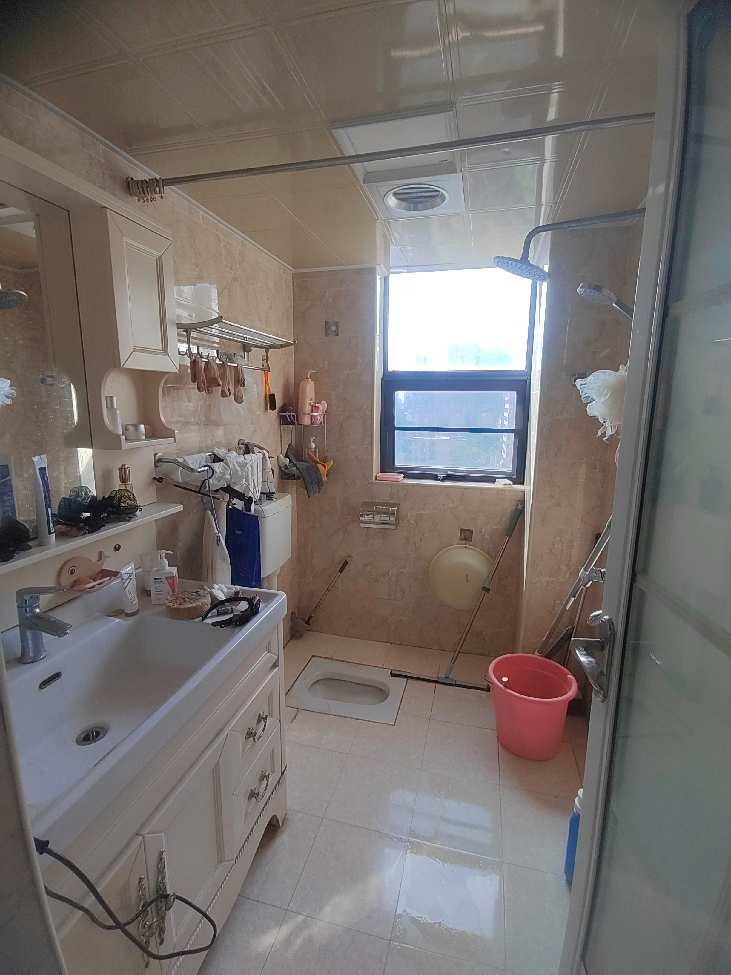 盛世时代广场  3室2厅2卫    82.8万客厅