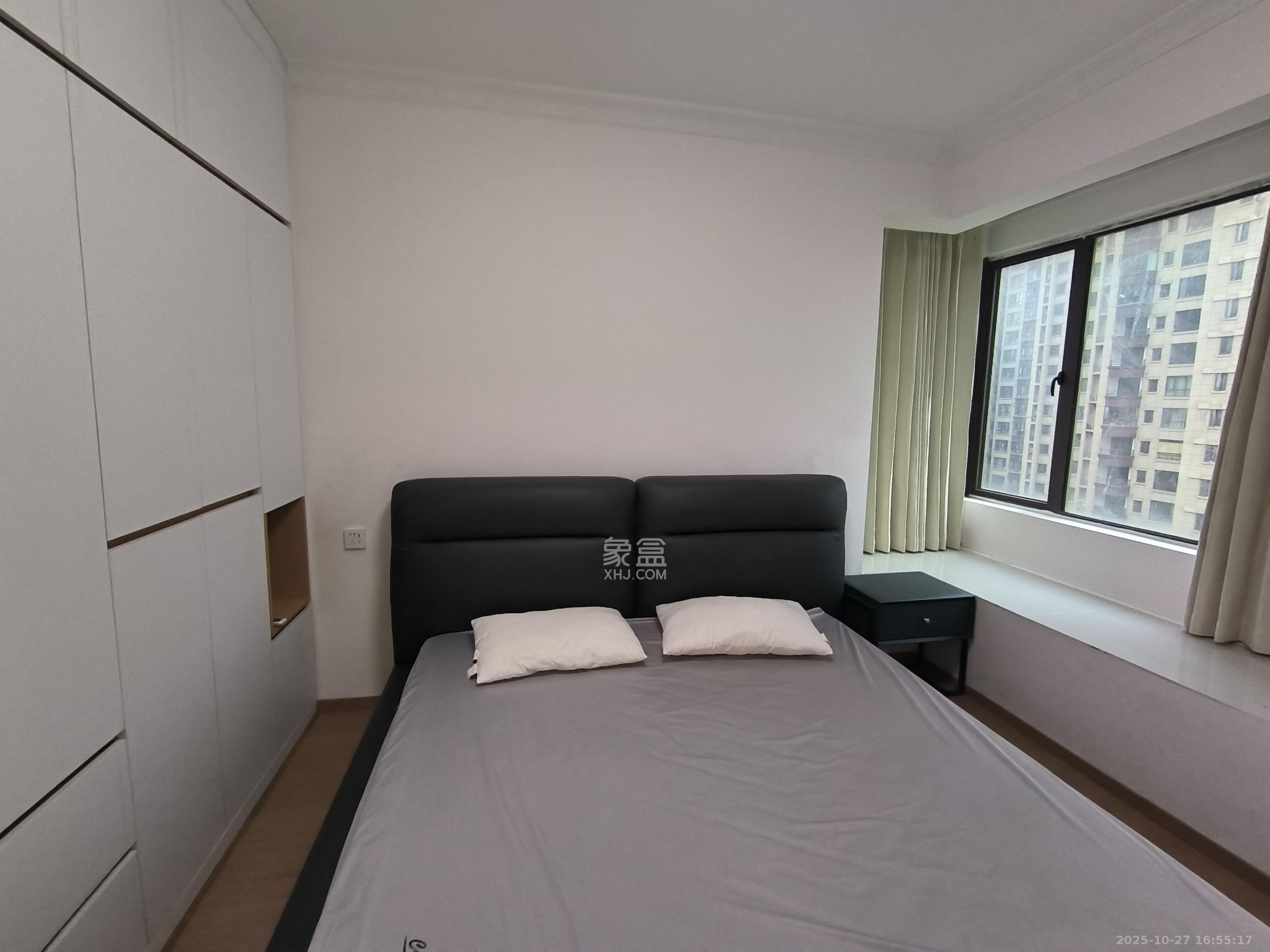 山语城三期 3室2厅2卫 2300.0元/月 山语城三期 3室2厅2卫 2300.0元/月室内图