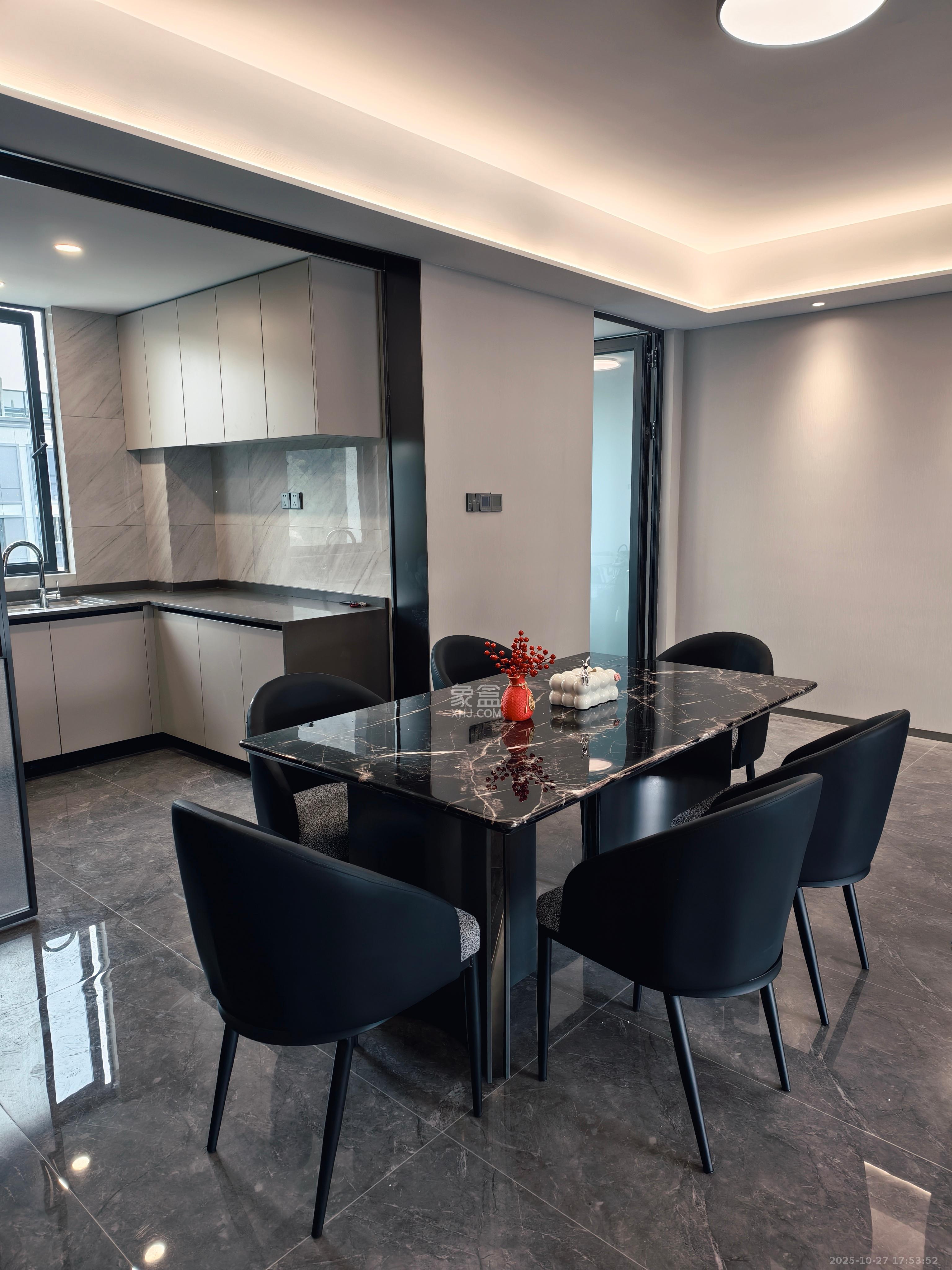 龙湖舜山府  4室2厅3卫    7000.0元/月室内图